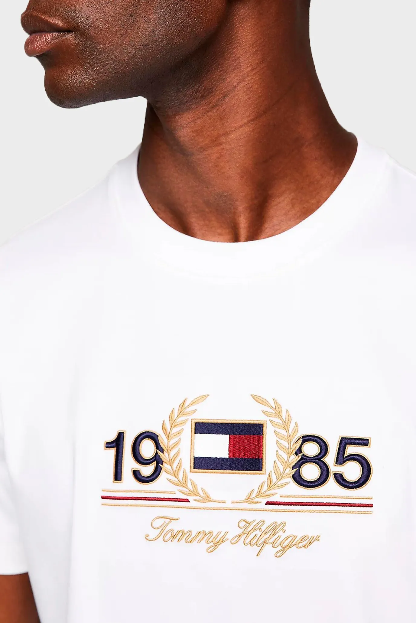 Мужская белая футболка ICON  LAUREL TEE 4