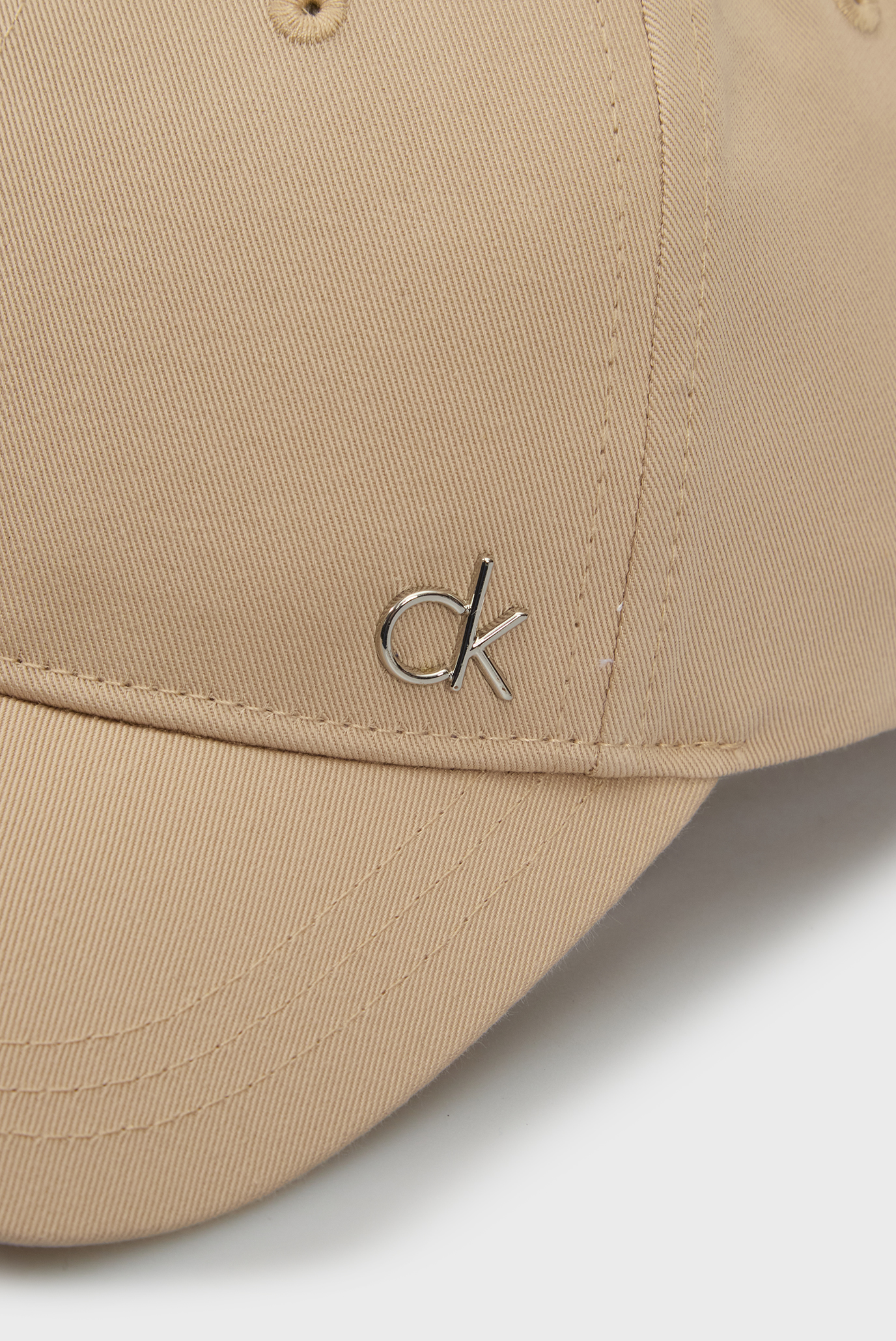 Женская бежевая кепка CK METAL CAPCalvin Klein Женская бежевая кепка CK METAL CAP 3