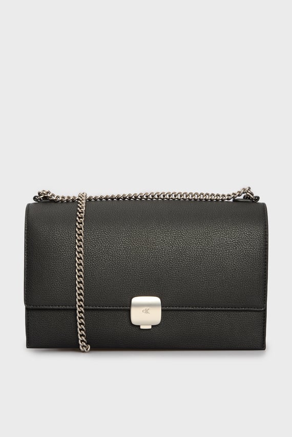 Женская черная сумка FORGED CHAIN FLAP BAG28 Calvin Klein Jeans