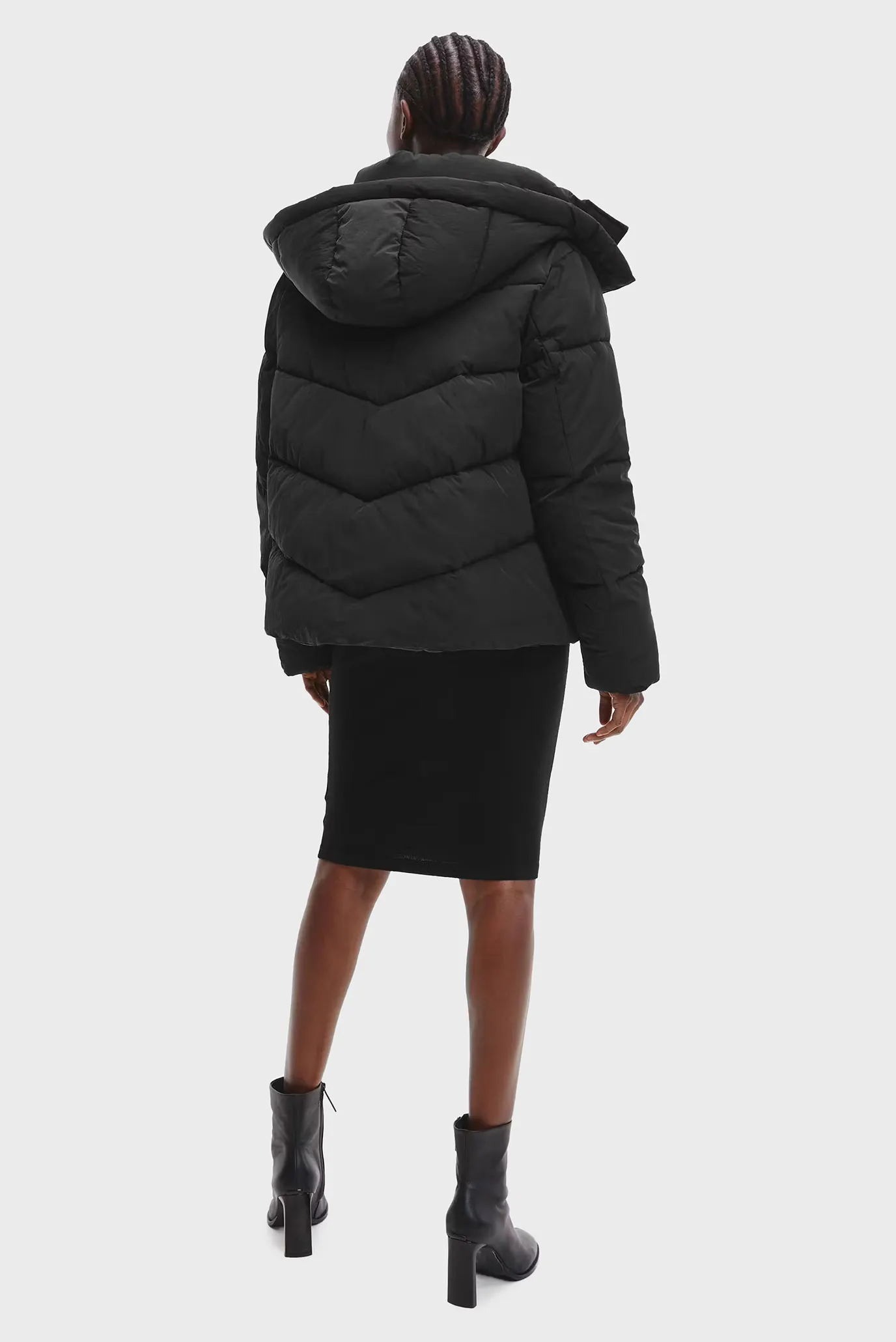 Женская черная куртка 6