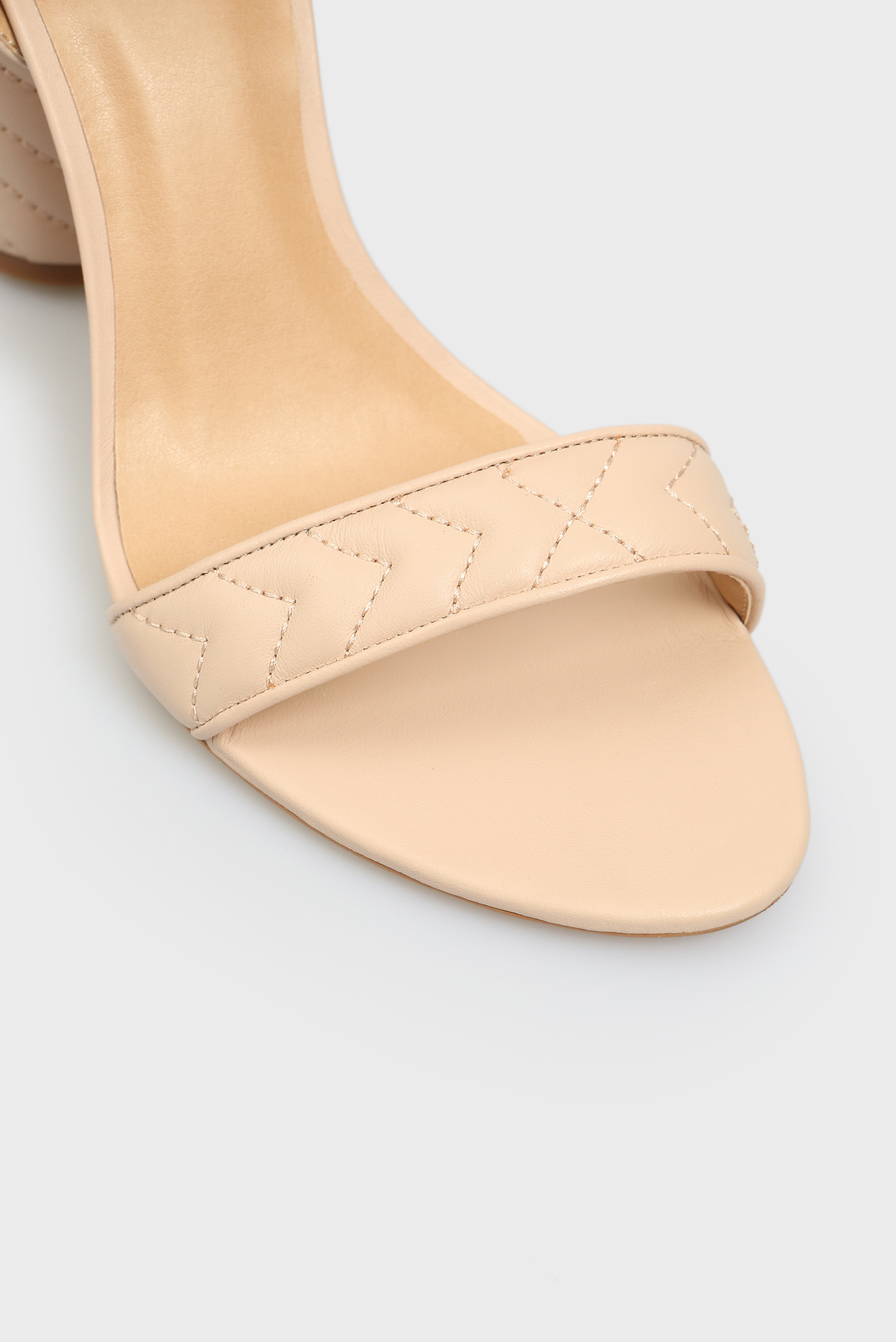 Бежевые босоножки 4