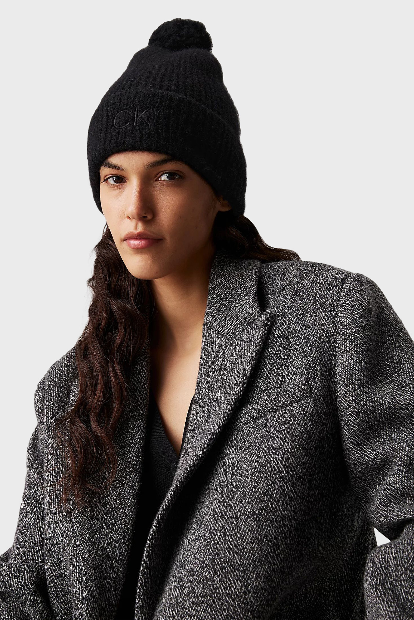 Женская черная шерстяная шапка CK EMBROIDERY AIRY POMPOM BEANIE 2