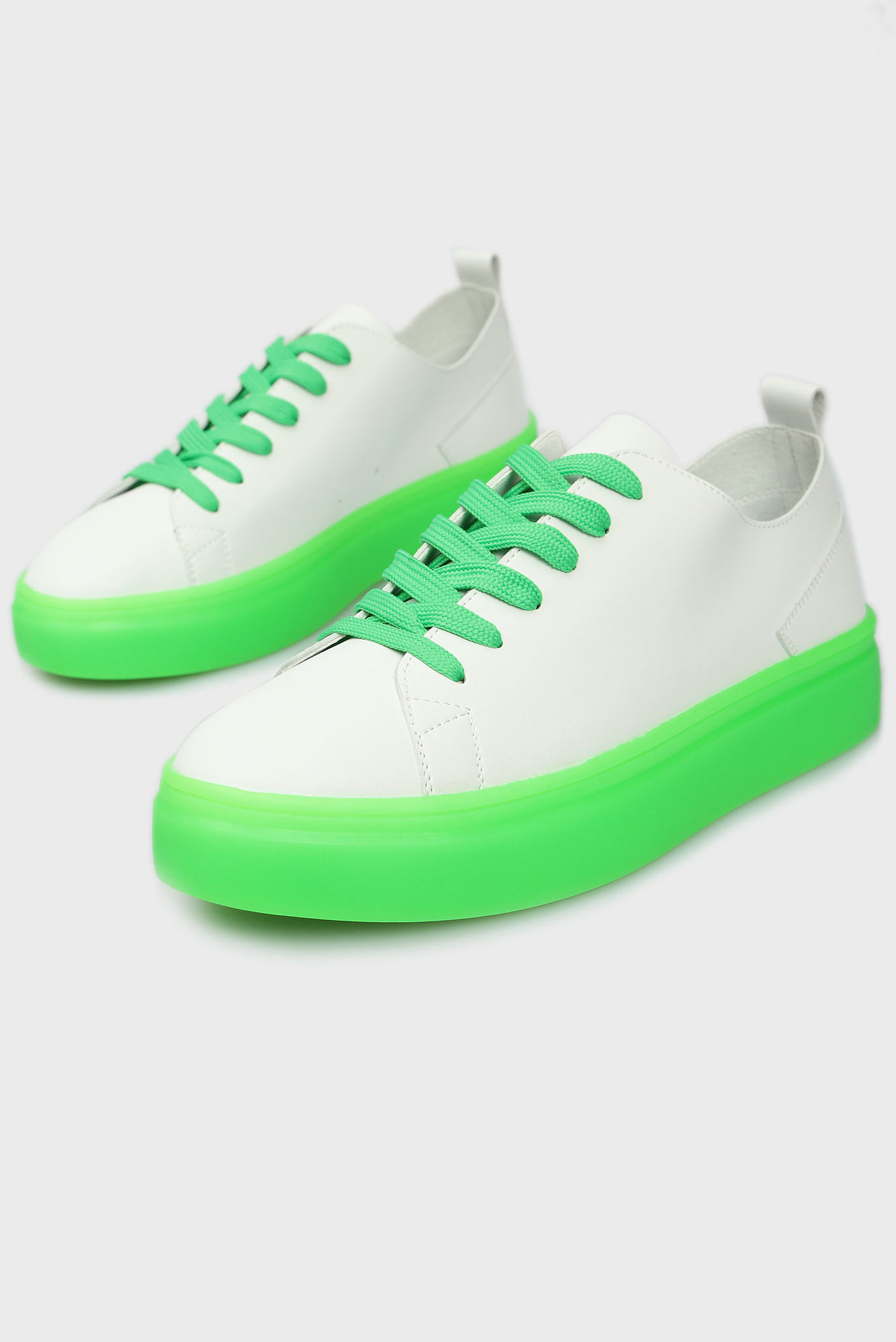 Женские белые сникеры 2