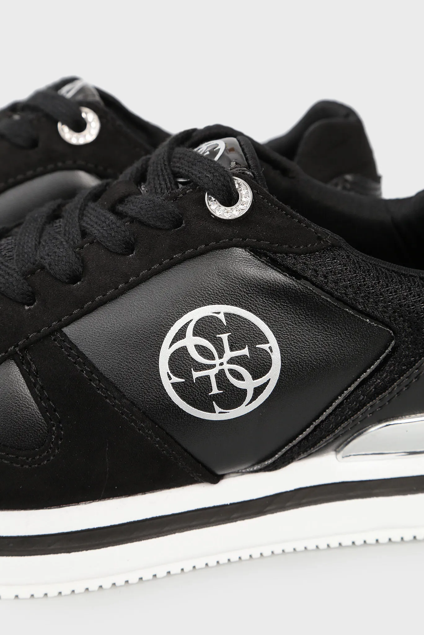 Женские черные кроссовки 5