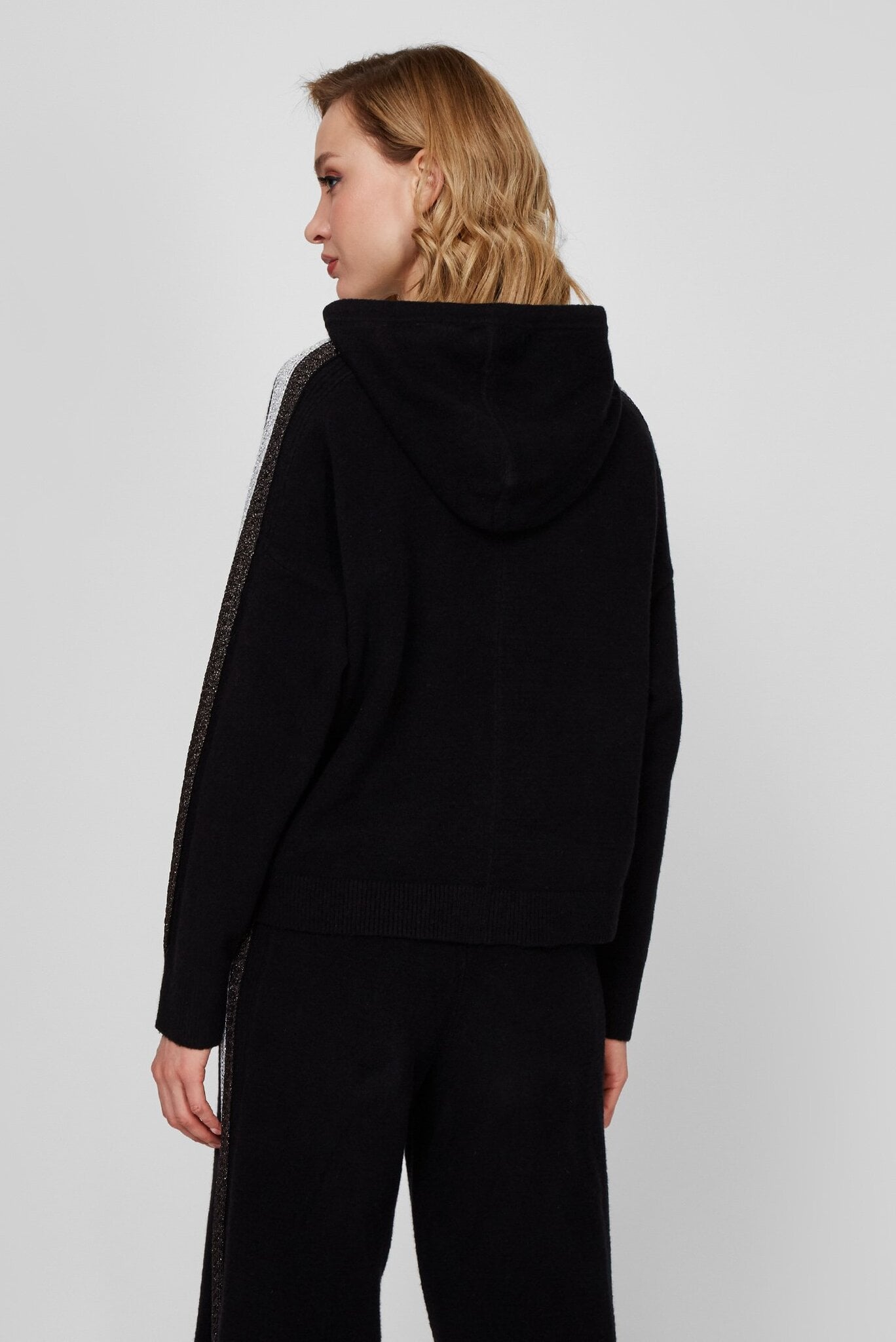 Женское черное худи FLEX RELAXED 4