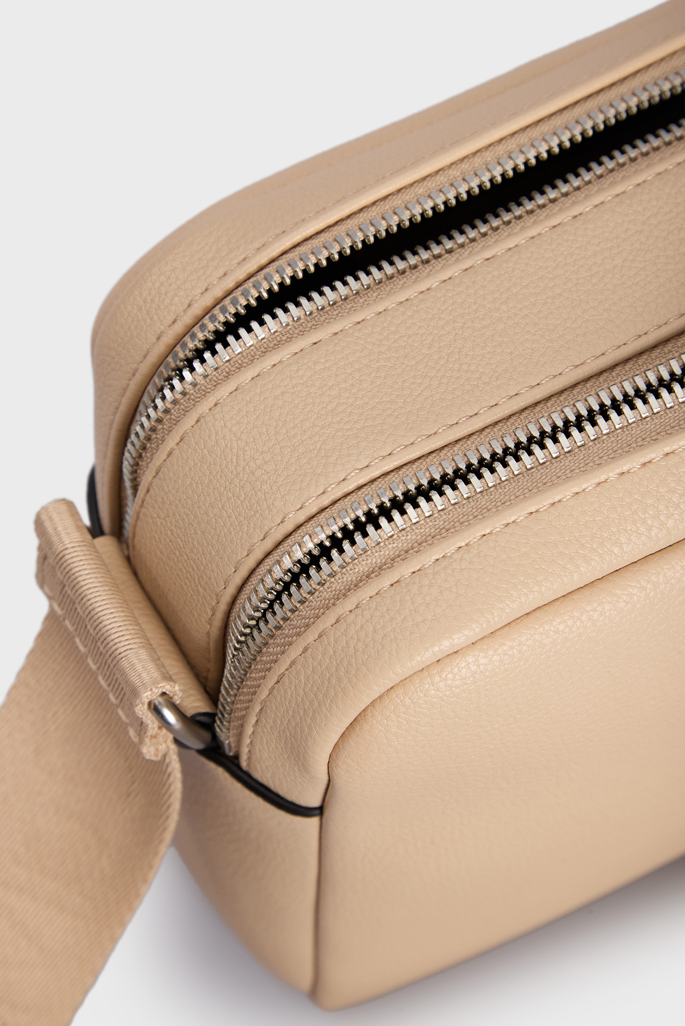 Женская бежевая сумка OVER WEBBING CAMERA BAG21 PU 5