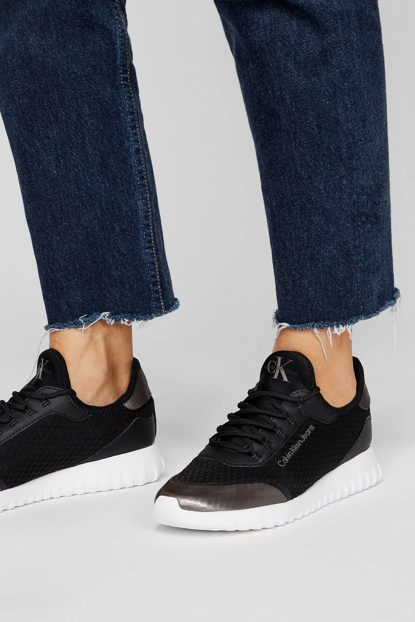 Женские черные кроссовки 6