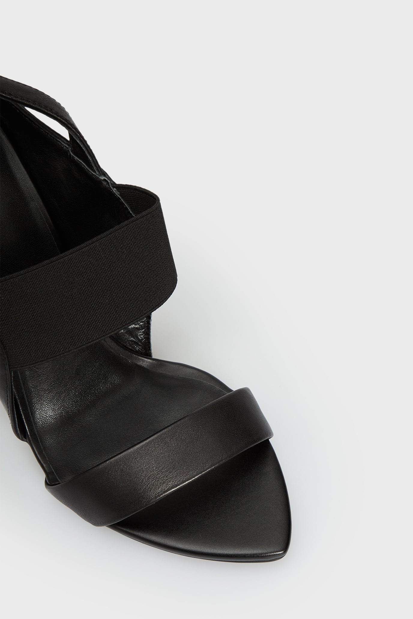 Женские черные кожаные босоножки Konsuela 10