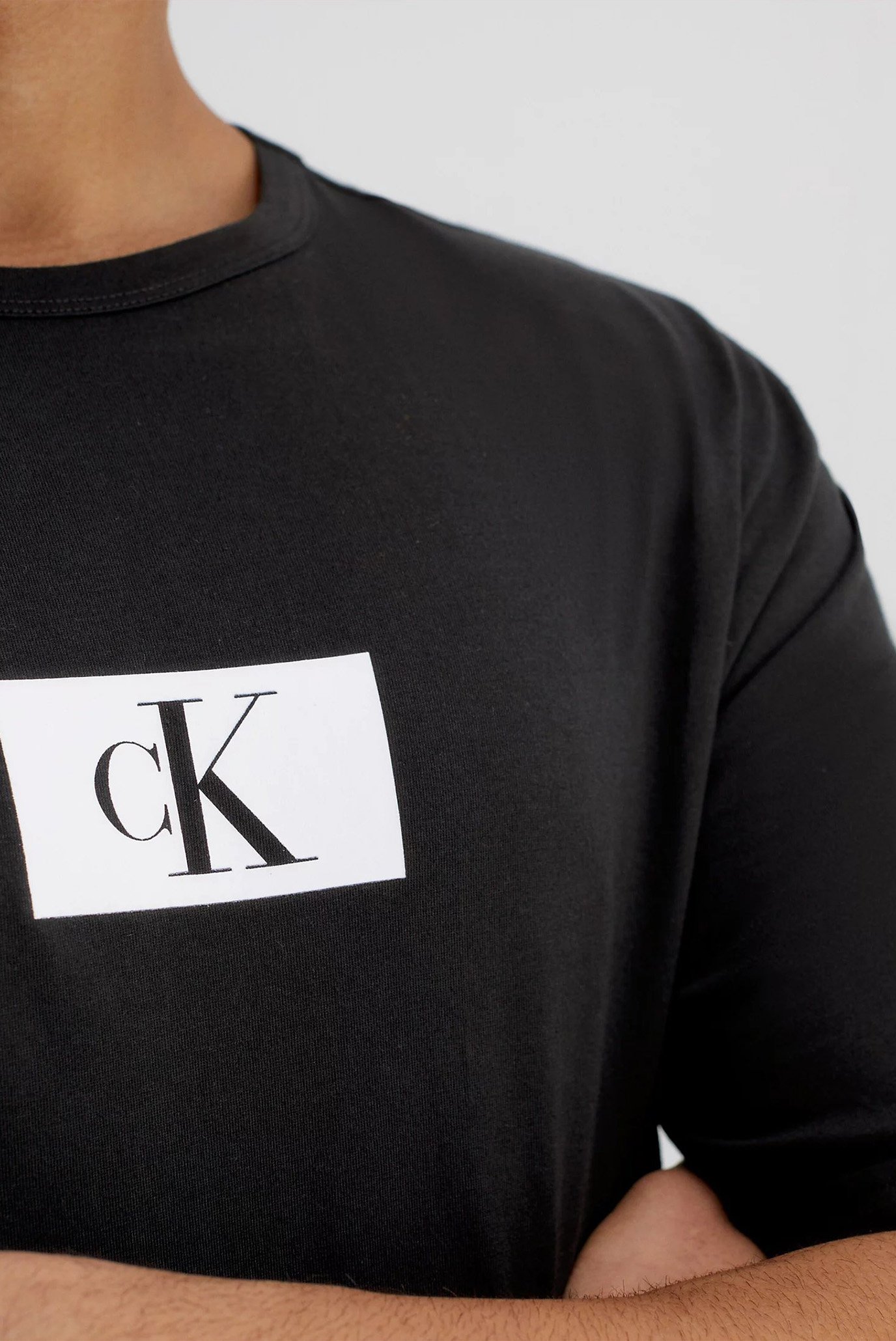 Футболка S S CREW NECKCalvin Klein Футболка S S CREW NECK 9