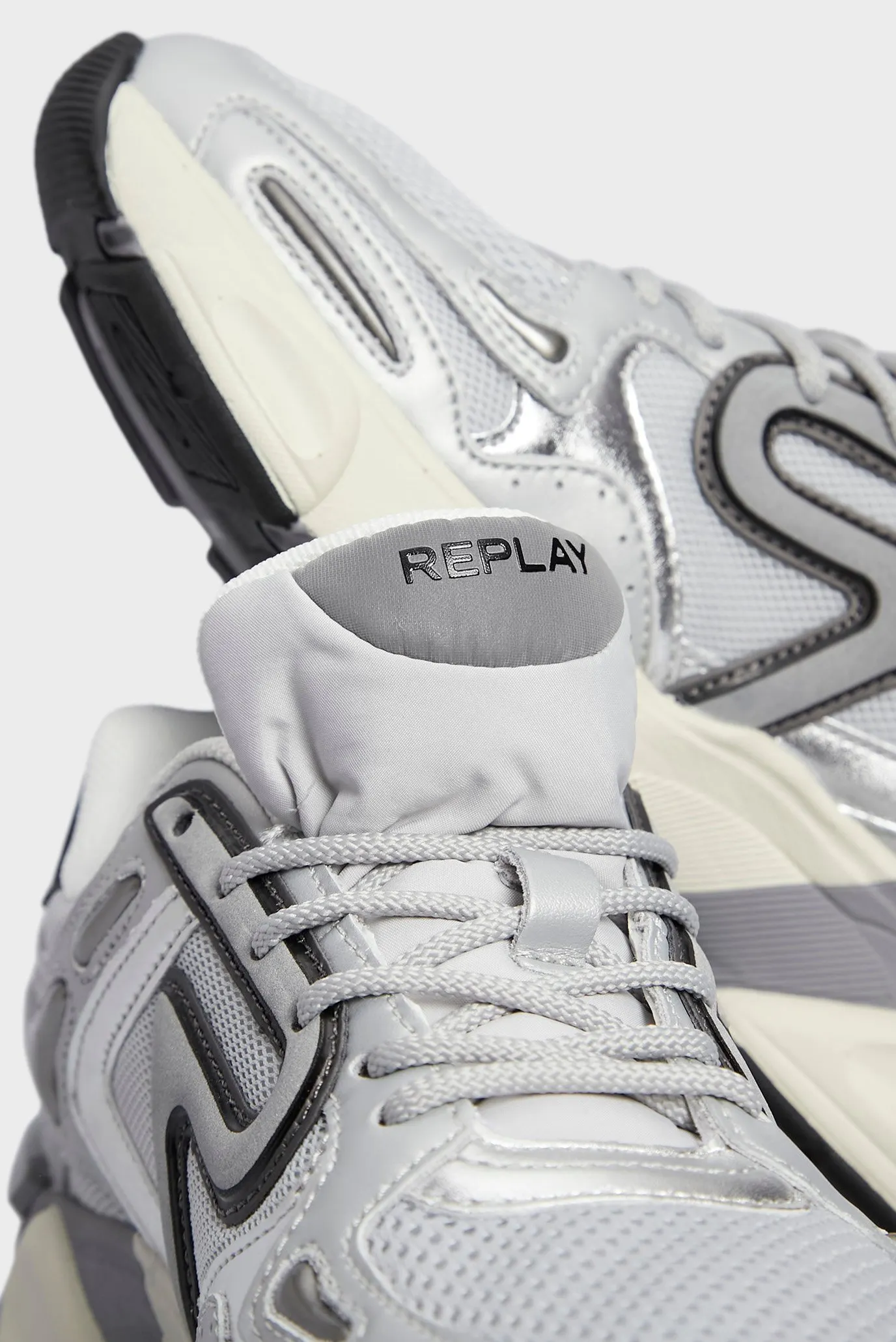 Женские серебристые кожаные кроссовки DESTINY W 2