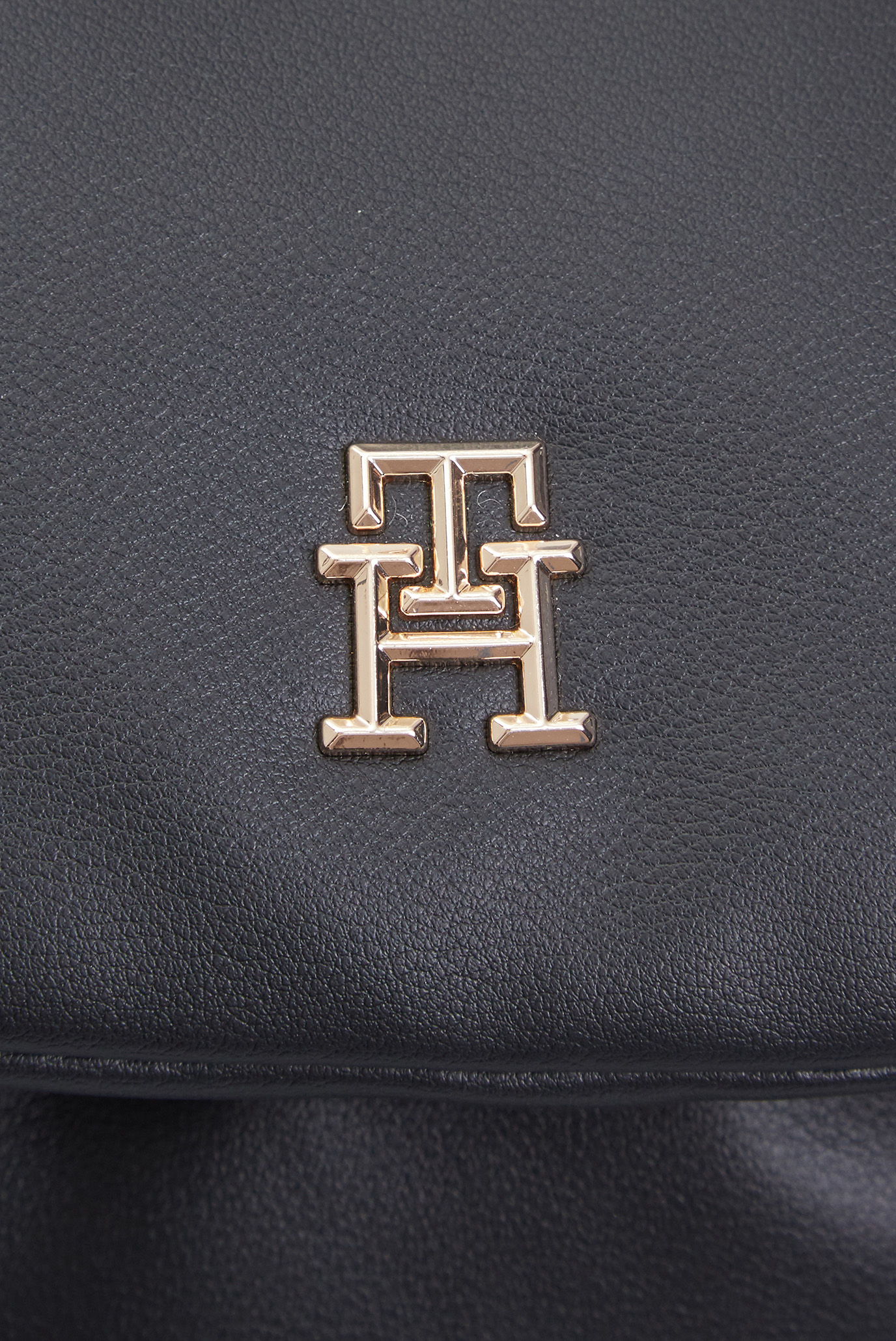 Женский черный рюкзак POPPY REFORM FLAP 5