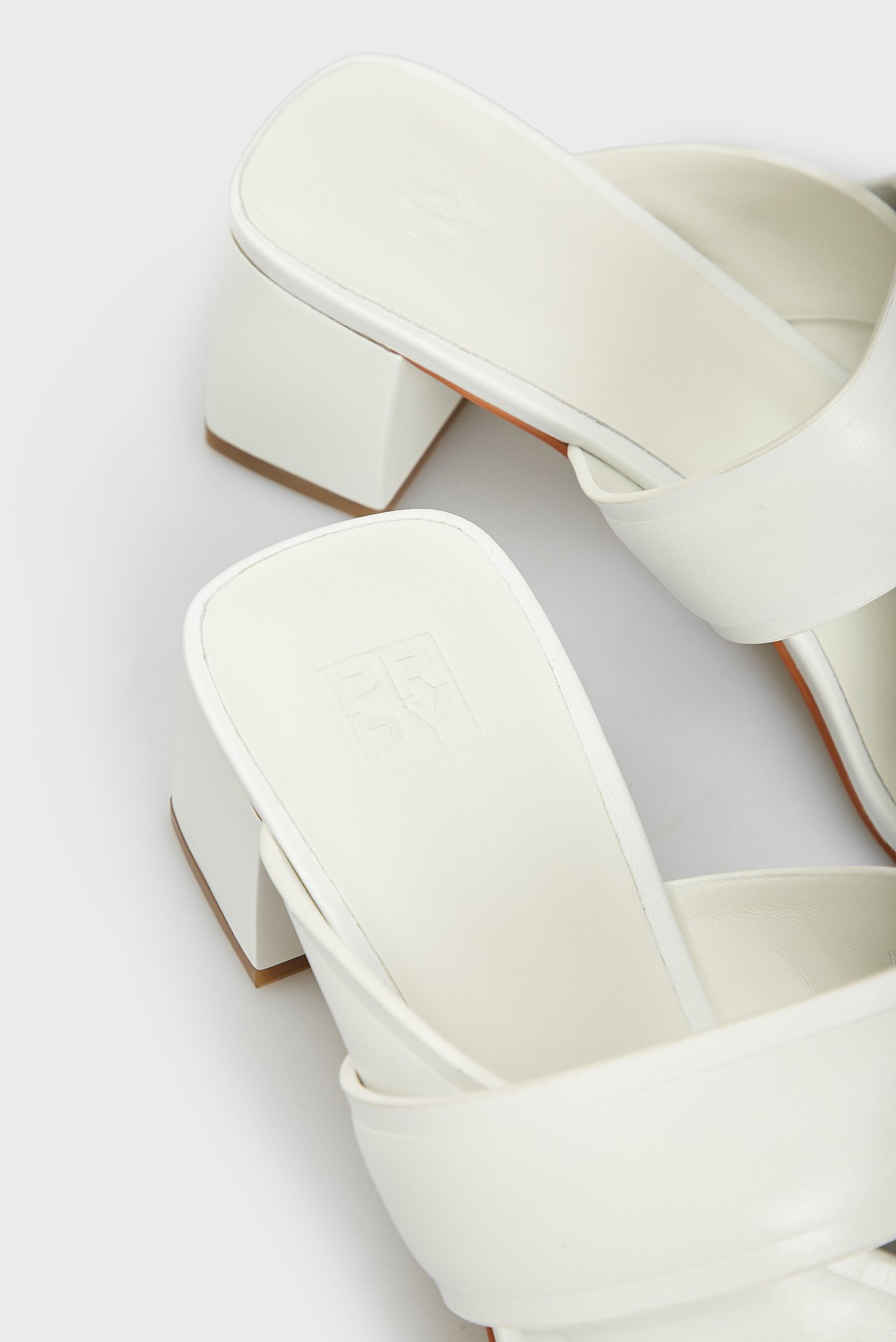 Женские белые кожаные мюли ShayaPRPY Женские белые кожаные мюли Shaya 2