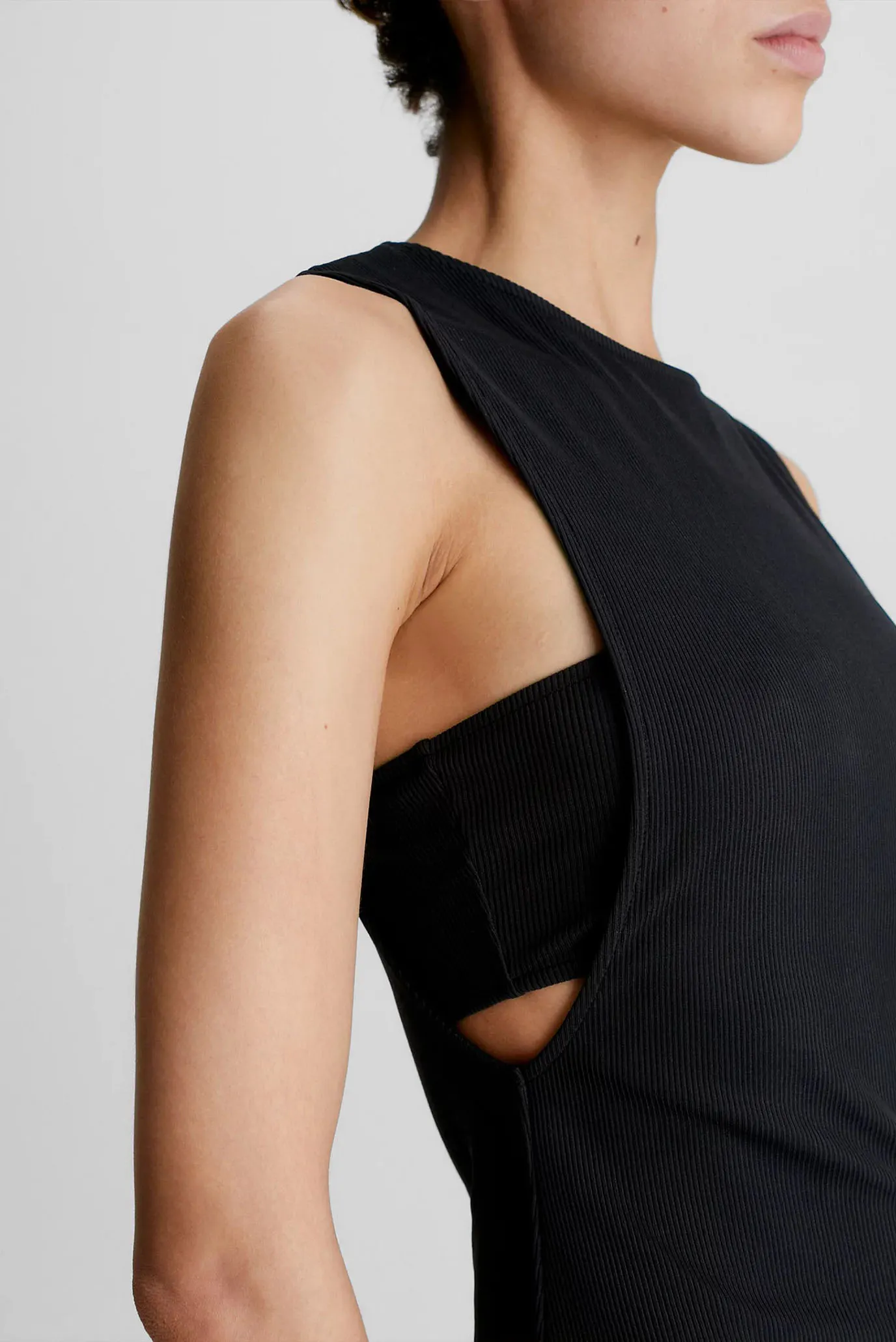 Женское черное платье Q-NOVA 8