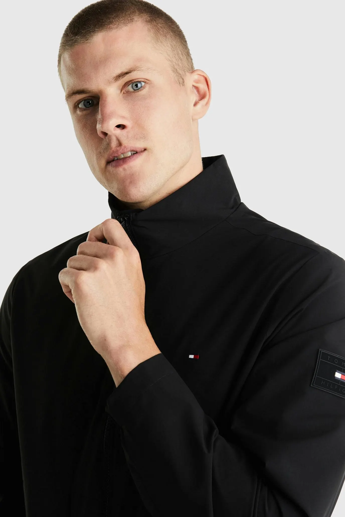 Мужская черная ветровка 4