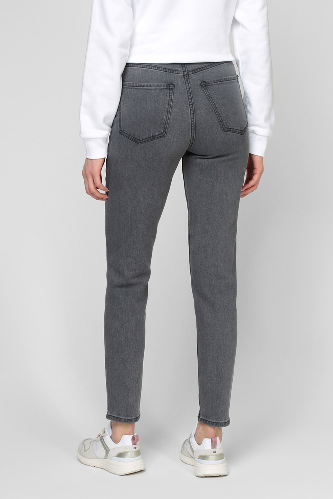 Женские серые джинсы GRAMERCY TAPERED 4