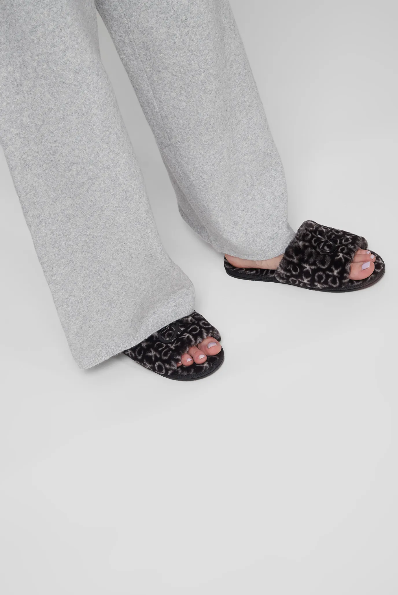 Женские черные тапочки 12