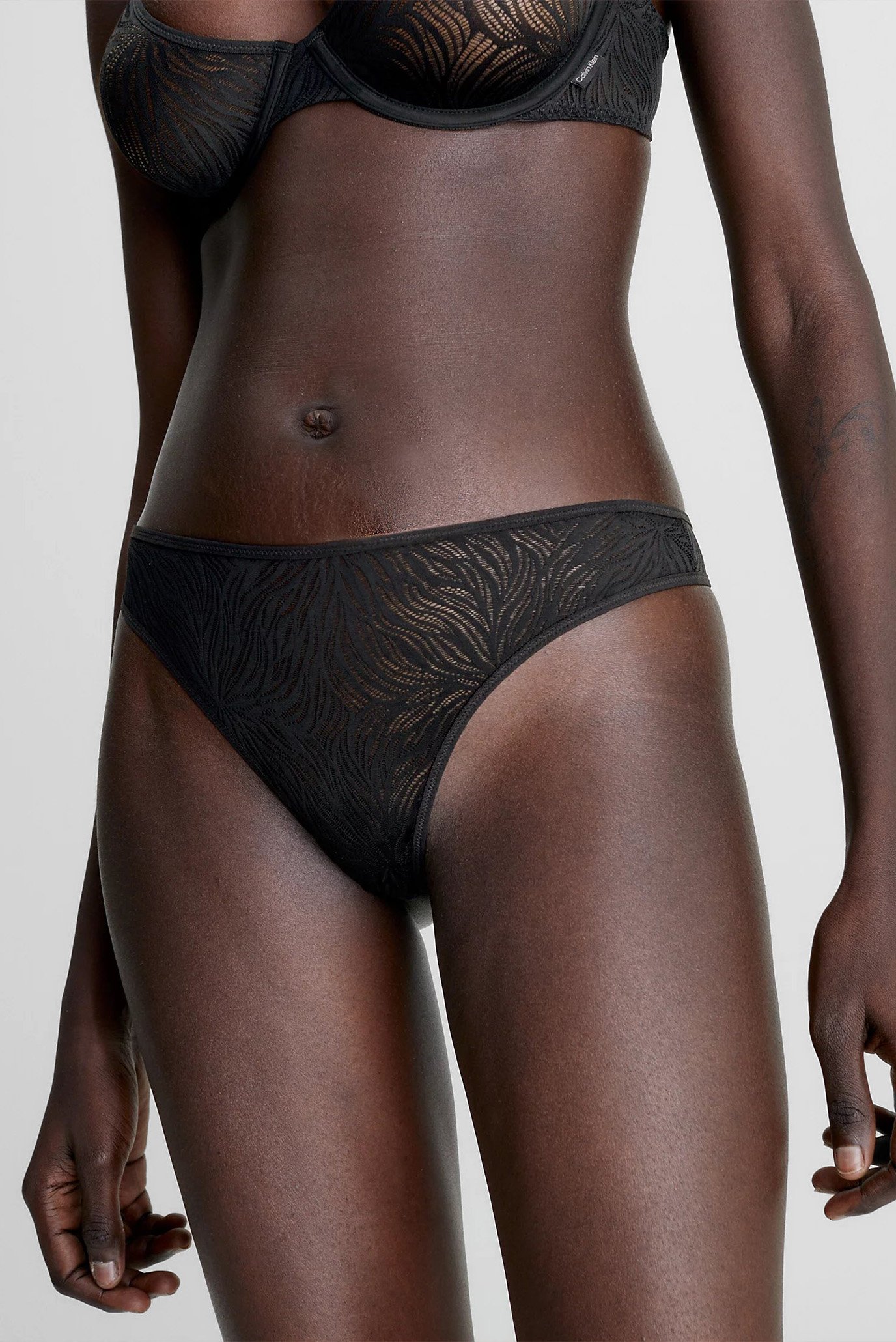 Женские черные трусики THONGCalvin Klein Женские черные трусики THONG 6