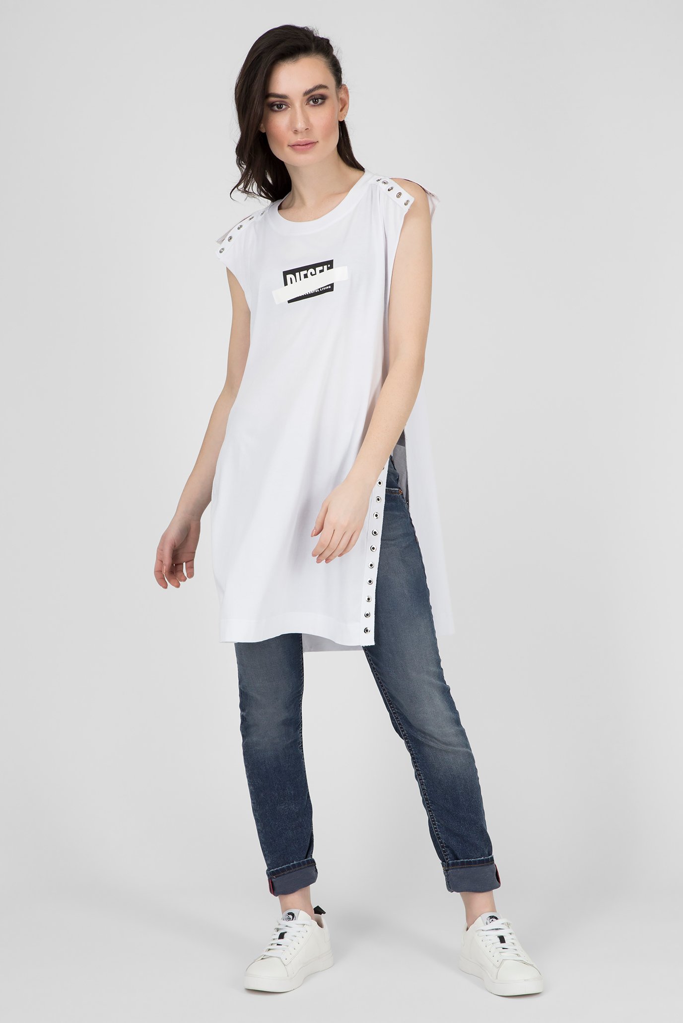 Женская белая удлиненная майка T-DESY-C 10