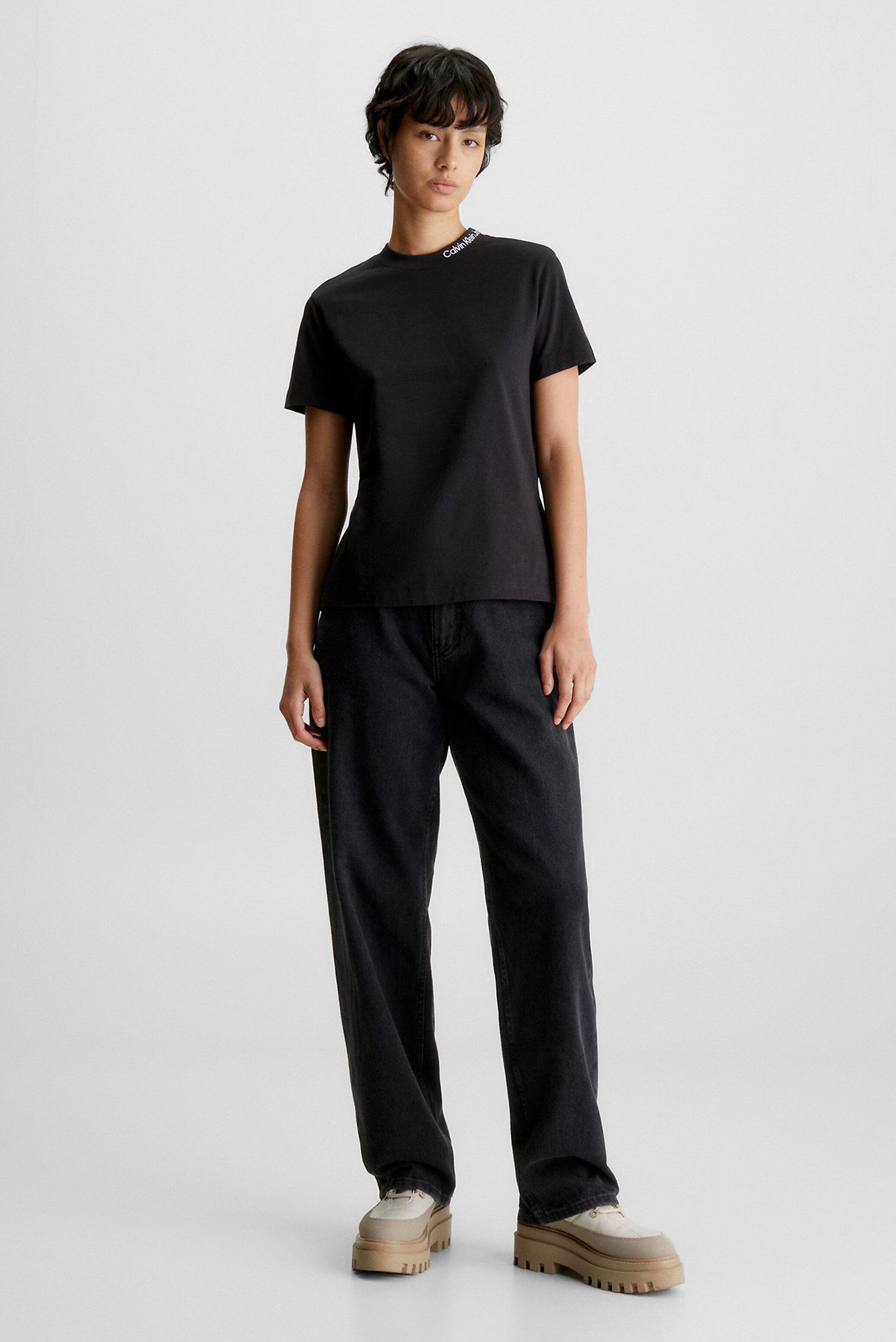 Футболка EMBROIDERED NECKLINE TEE 2