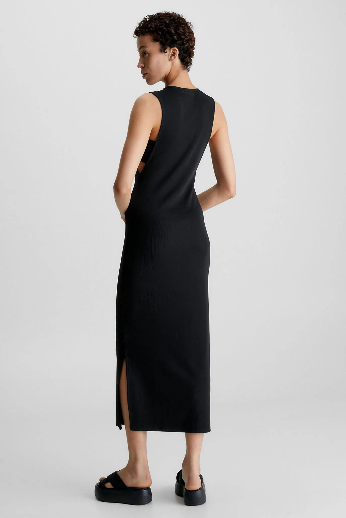 Женское черное платье Q-NOVA 7