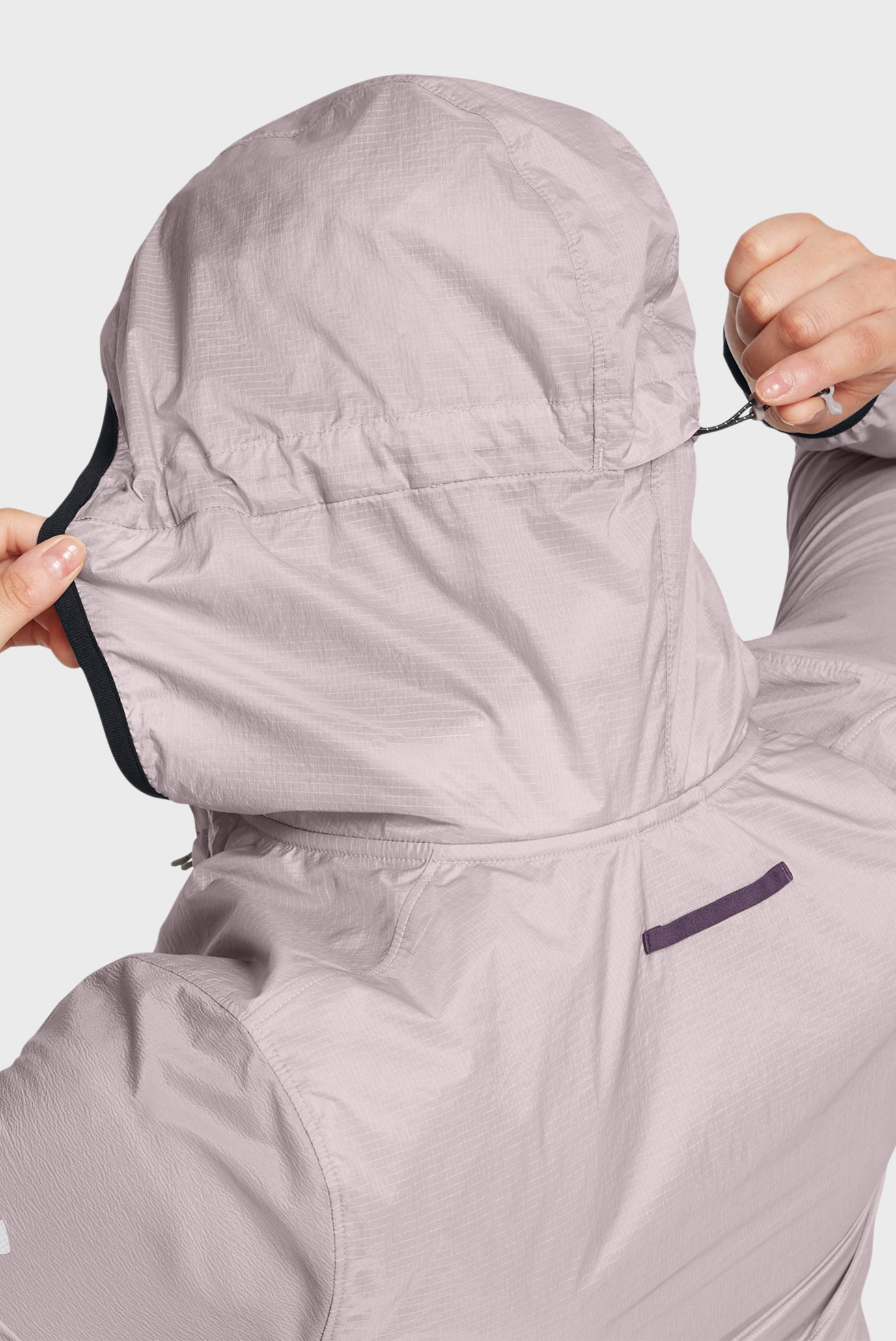 Женская серая ветровка UA Run Trail Jacket-GRY 3