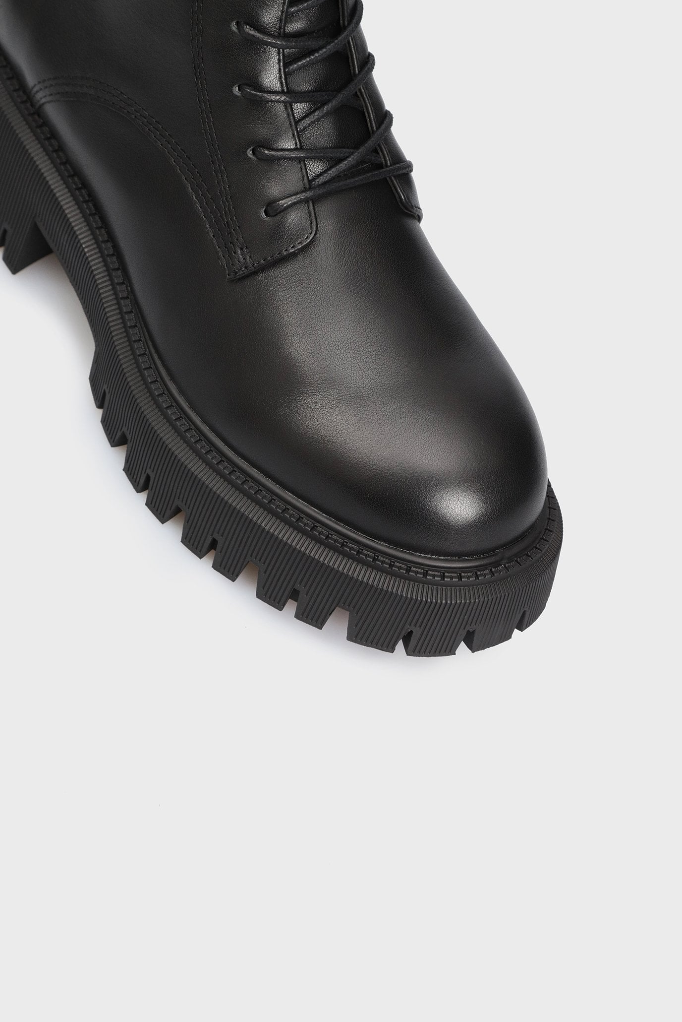 Женские черные кожаные ботинки Petra 5