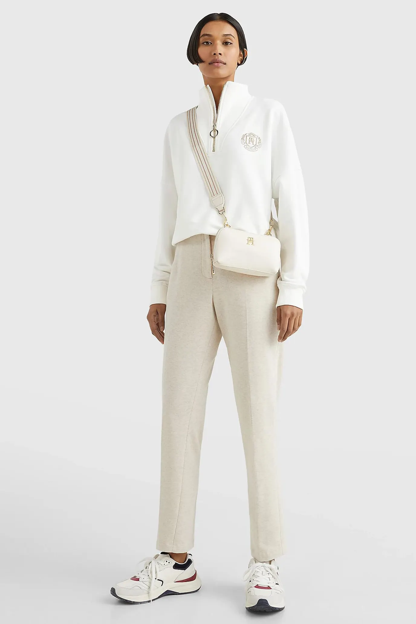 Женская белая спортивная кофта 7