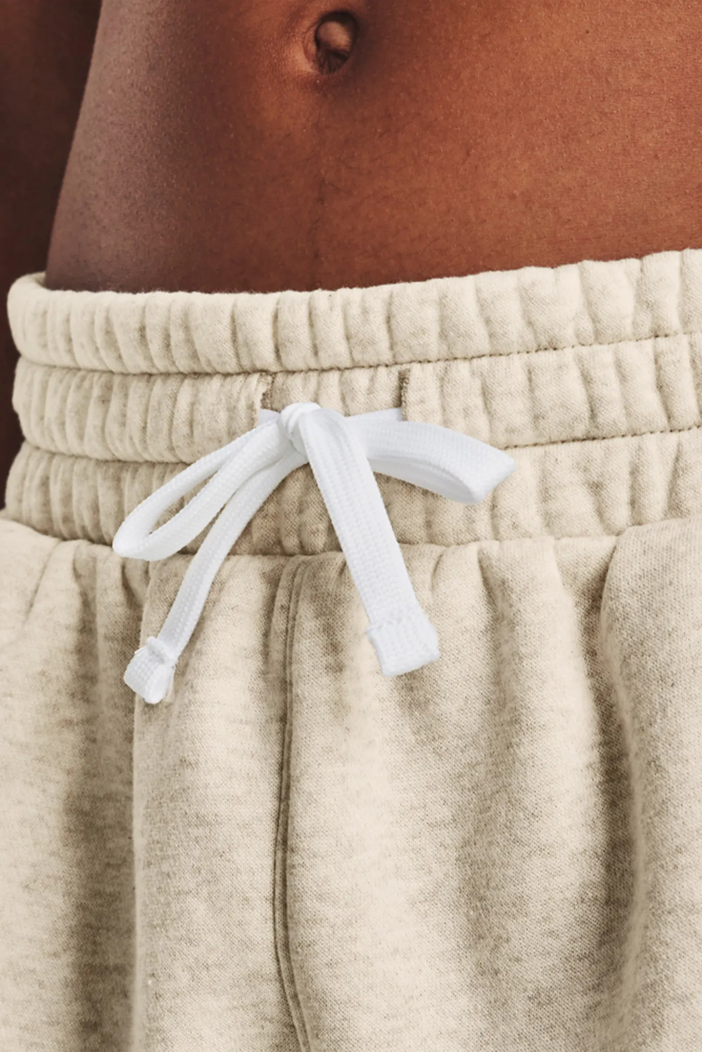 Женские бежевые шорты Rival Fleece Short 8