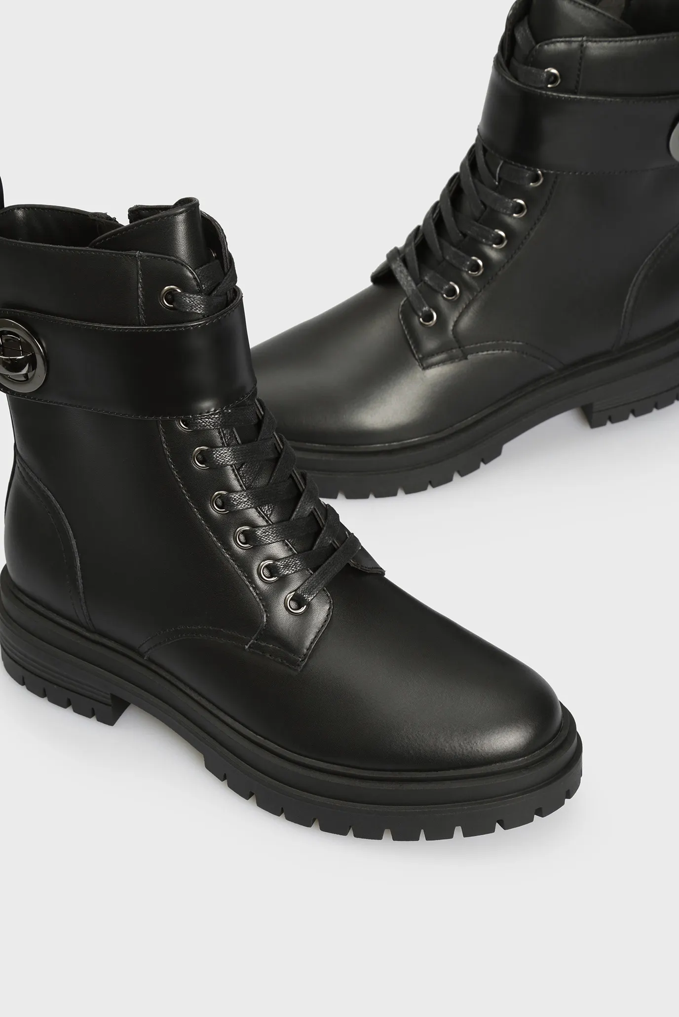 Женские черные кожаные ботинки Delaney 7