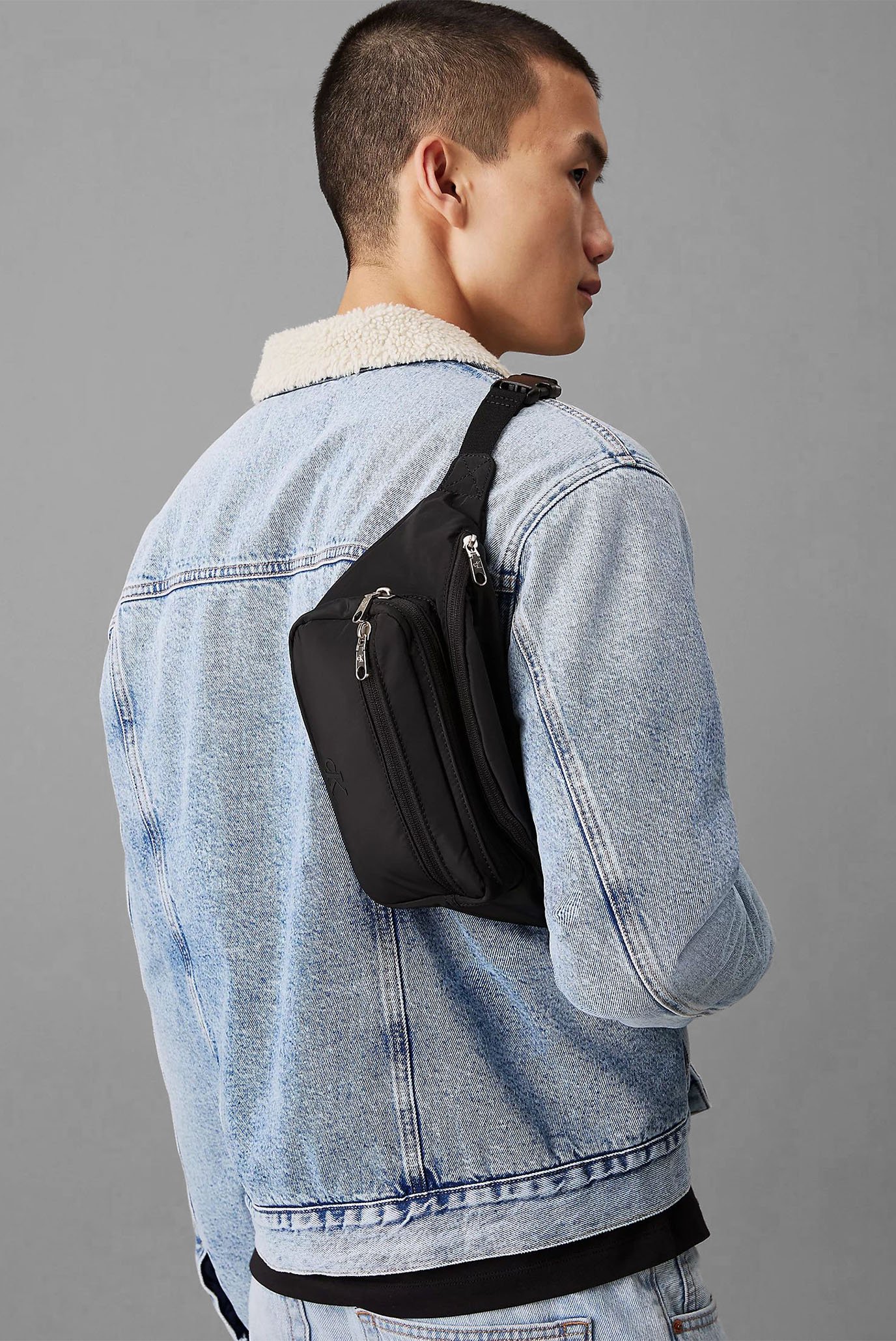 Мужская черная поясная сумка ULTRALIGHT WAISTBAG38 NYCalvin Klein Jeans Мужская черная поясная сумка ULTRALIGHT WAISTBAG38 NY 2