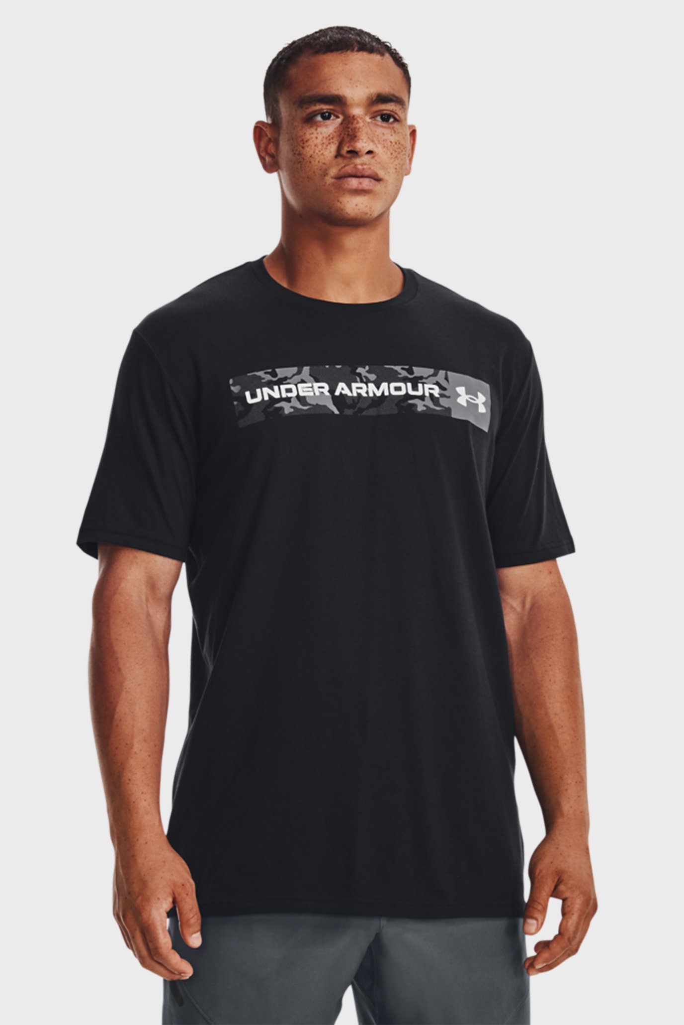 Мужская черная футболка UA CAMO CHEST STRIPE SS 1