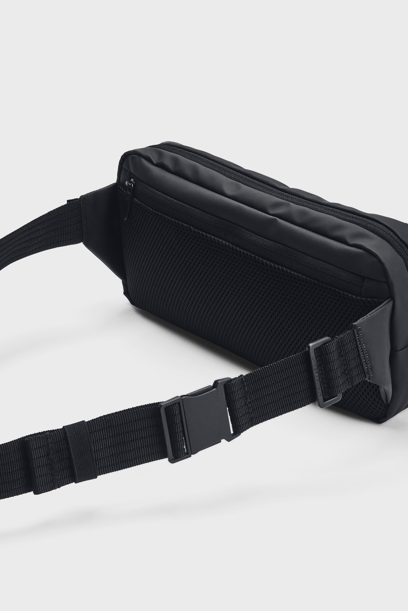 Черная поясная сумка UA Triumph Crossbody 3