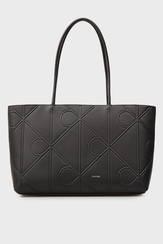Сумка EMBLEM AOP EMBOSSED LTHR TOTE Calvin Klein Сумка EMBLEM AOP EMBOSSED LTHR TOTE Calvin Klein