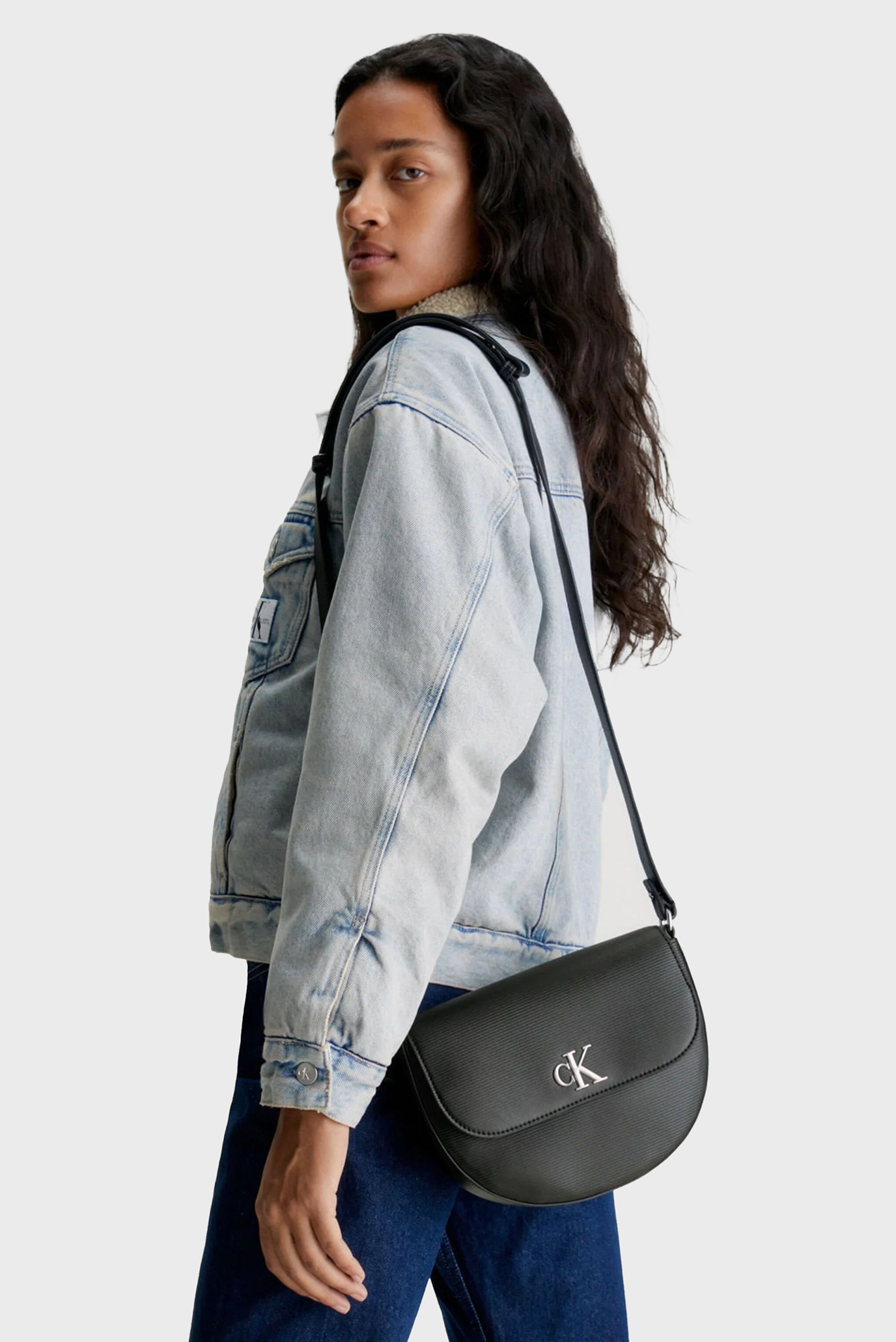 Сумка MINIMAL MONOGRAM SADDLE BAG22 T 12