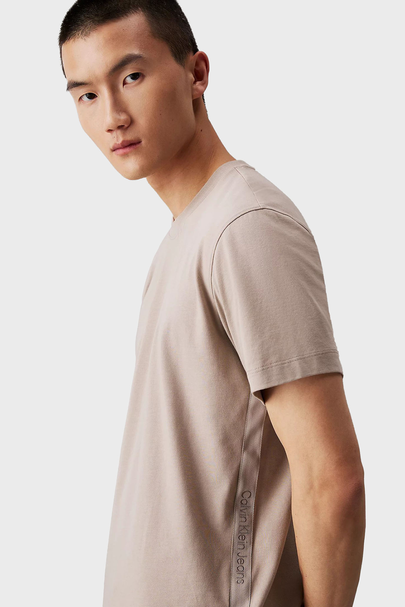 Мужская бежевая футболка LOGO TAPE TEE 6