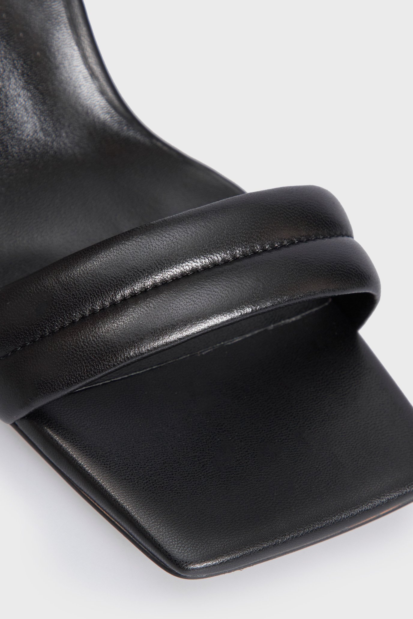 Женские черные кожаные босоножки Summer 10