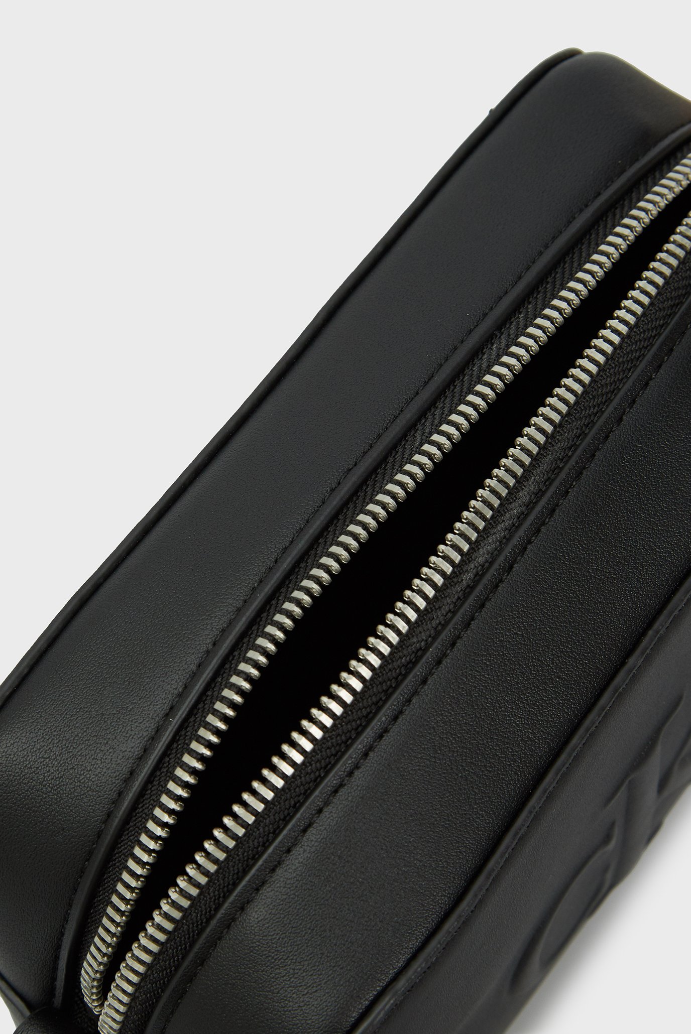 Женская черная сумка SCULPTED CAMERA BAG DEBOSS 6