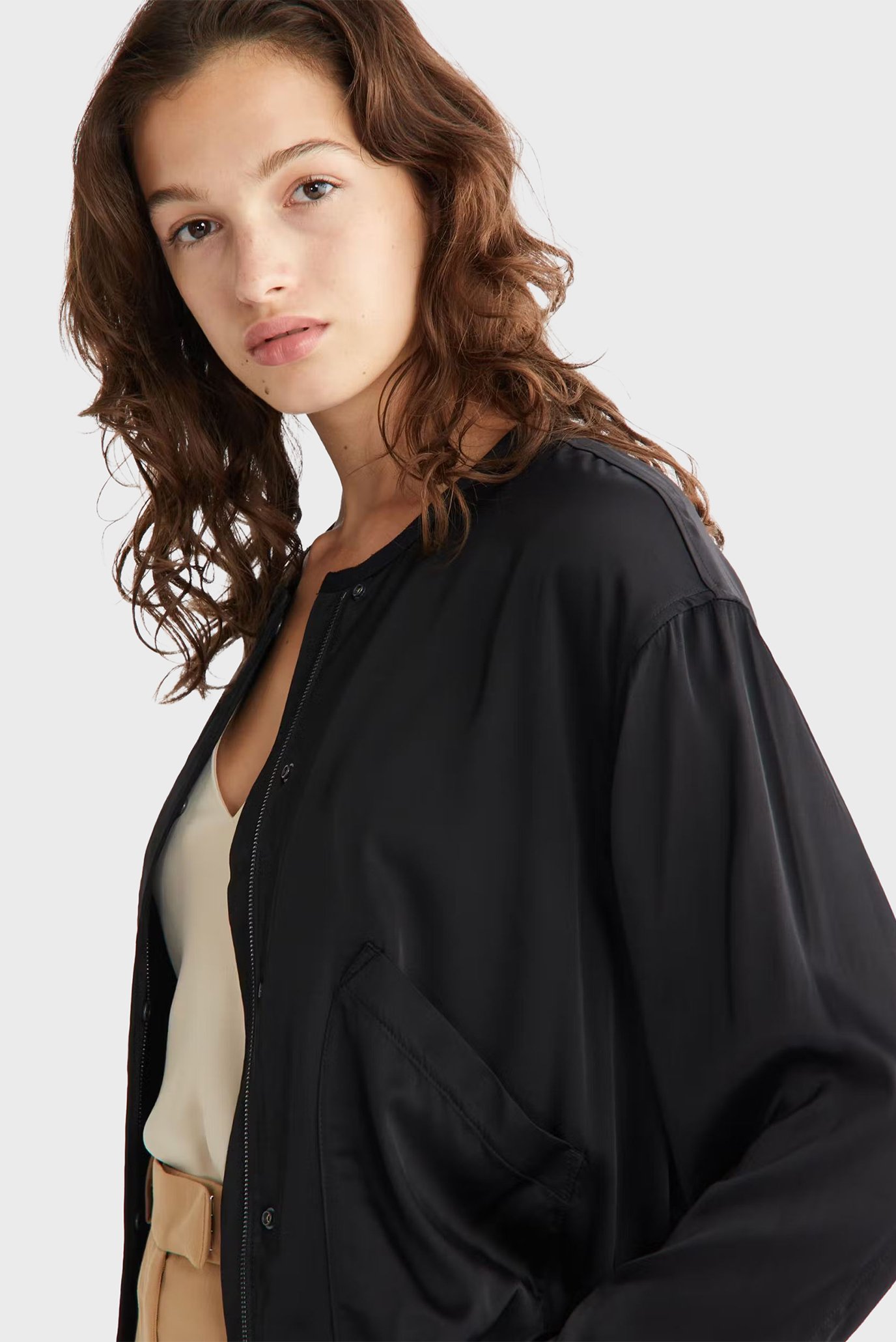 Женская черная ветровка SATEEN 7