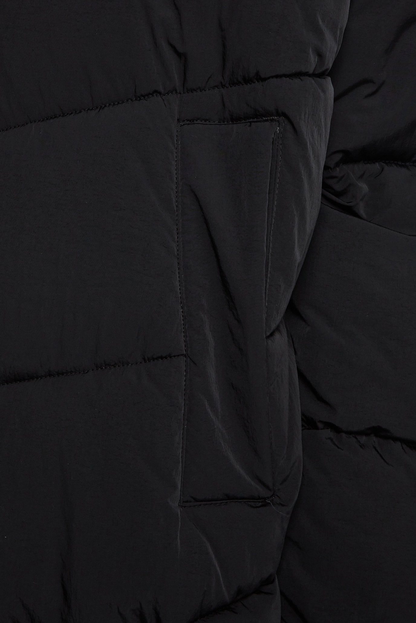 Женская черная куртка MODERN PADDED 3