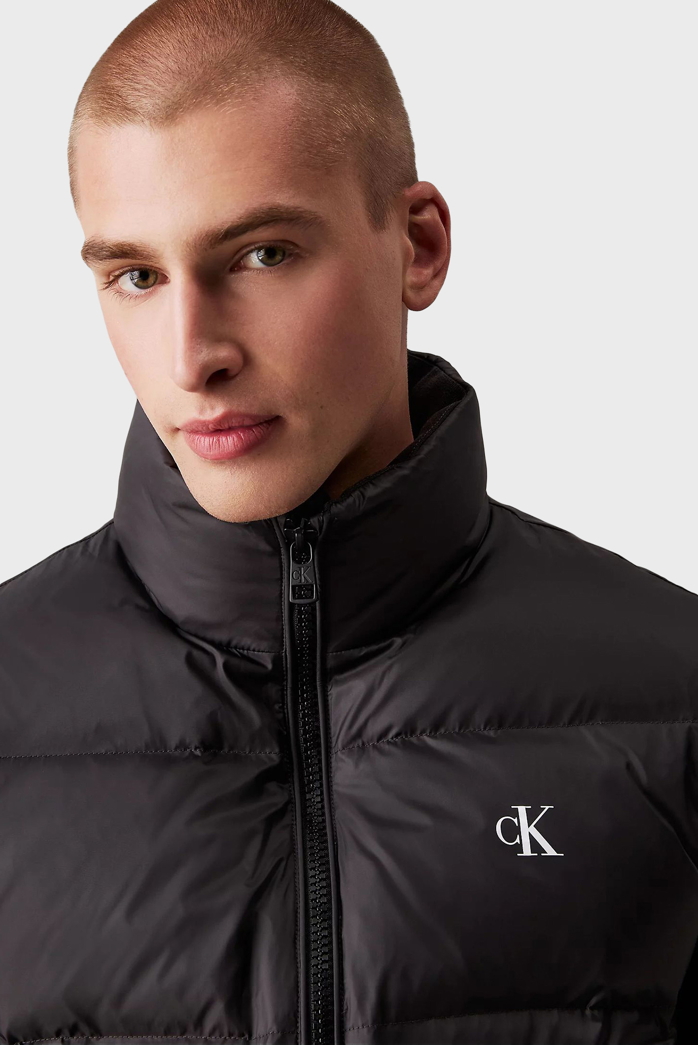 Мужской черный пуховой жилет ESSENTIALS DOWN VEST 4