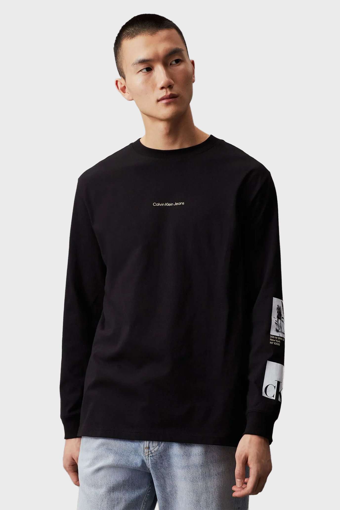 Мужской черный лонгслив MULTI GRAPHIC LS TEECalvin Klein Jeans Мужской черный лонгслив MULTI GRAPHIC LS TEE 1