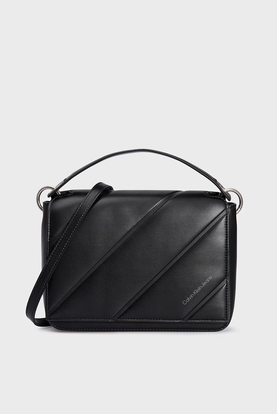 Женская черная сумка QUILTED BOXY FLAP CROSSBODY24 Calvin Klein Jeans