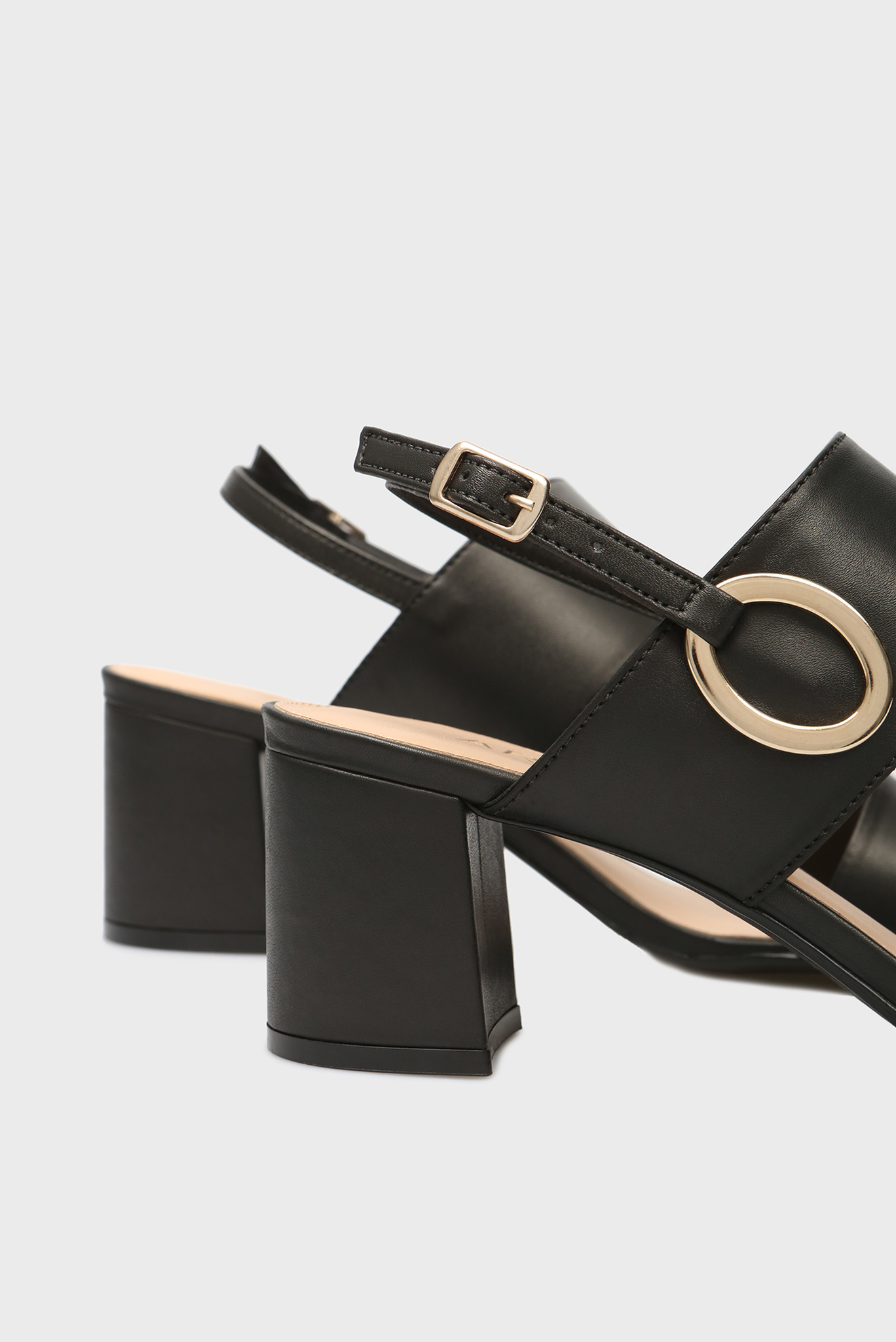 Женские черные кожаные босоножки 5