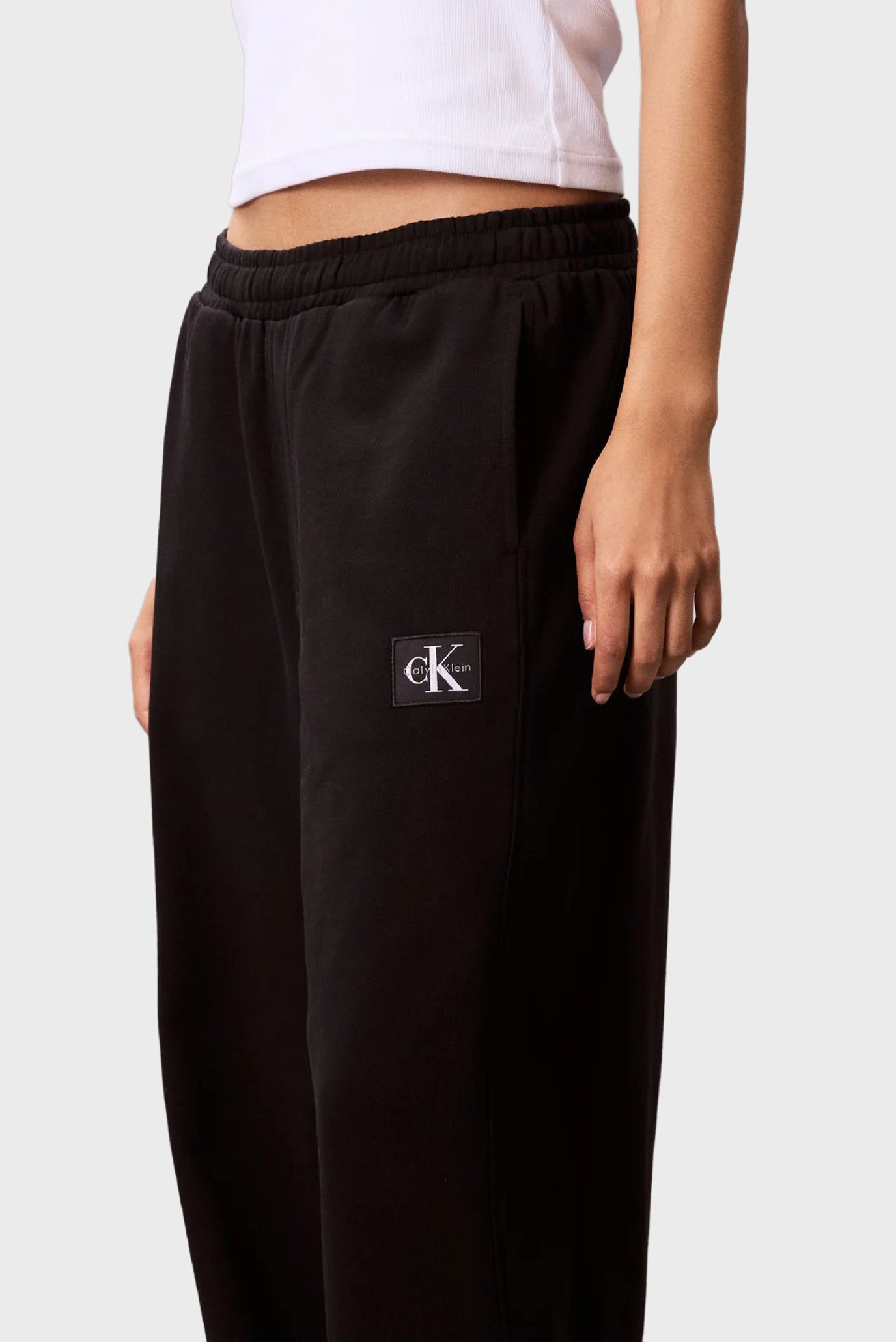 Штаны спортивные A- FRENCH TERRY BADGE LOGO PANTCalvin Klein Jeans Штаны спортивные A- FRENCH TERRY BADGE LOGO PANT 2