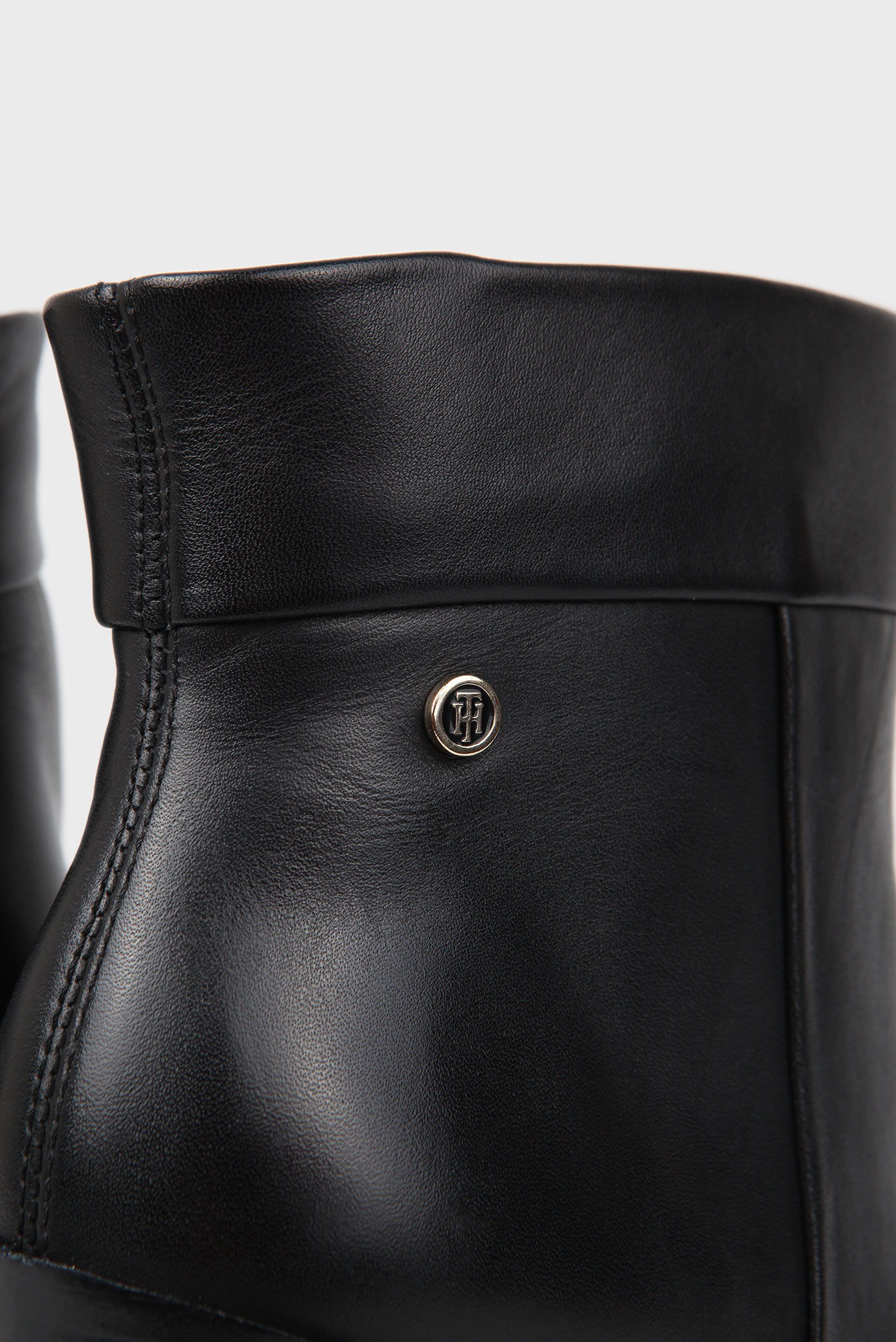 Женские черные кожаные ботильоны 10