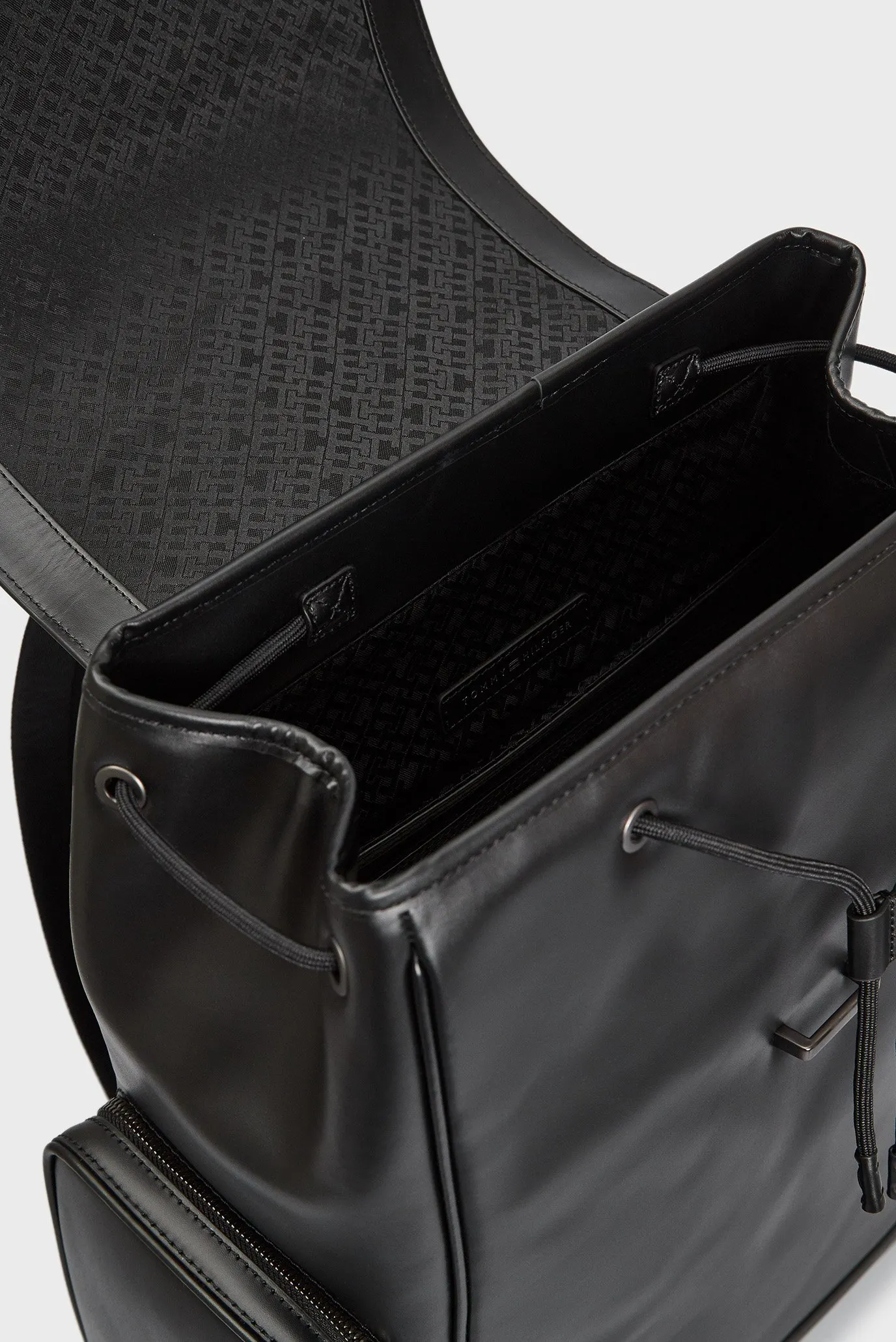 Мужской черный кожаный рюкзак TH MODERN LEATHER BACKPACK 5