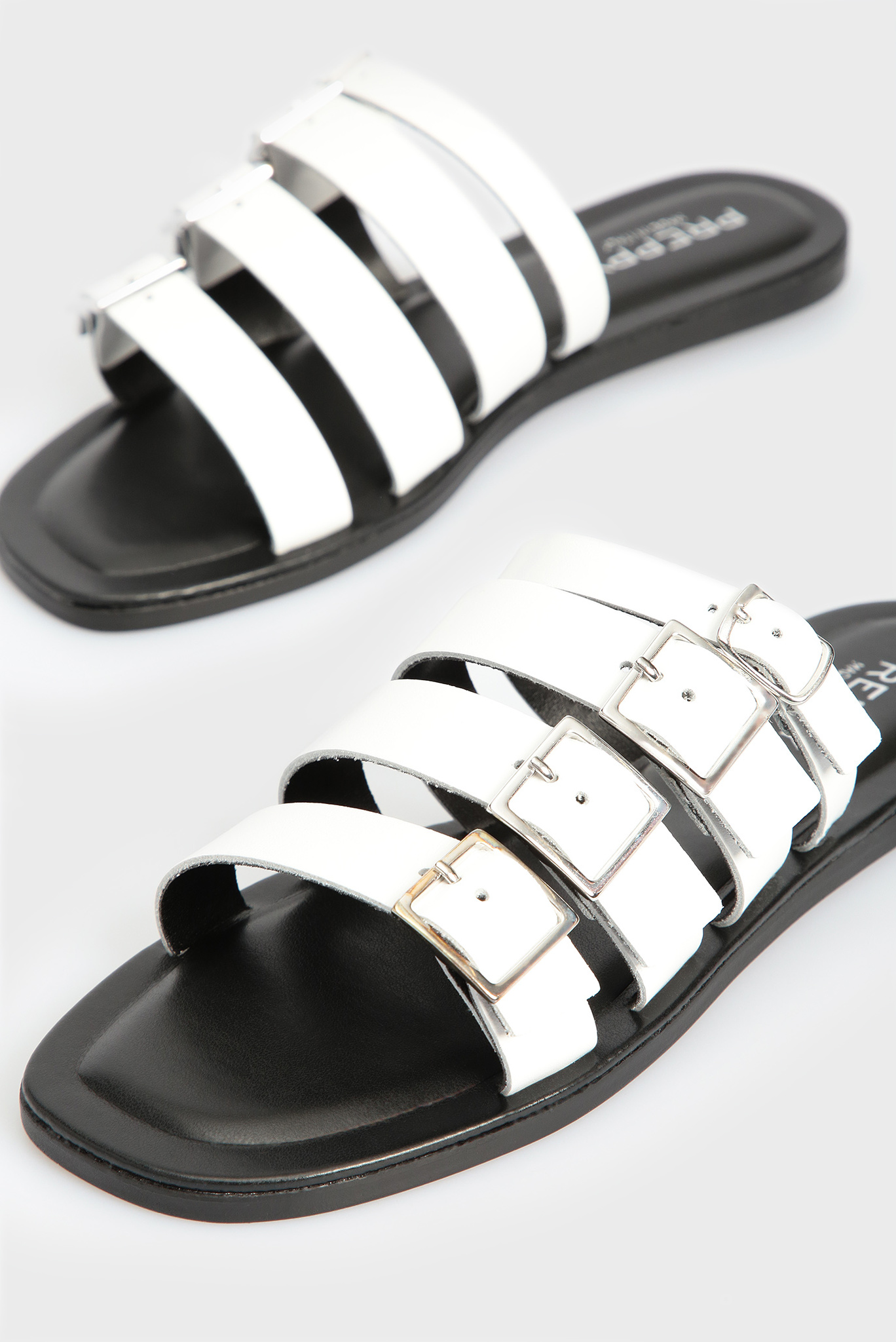 Женские белые кожаные слайдеры 2