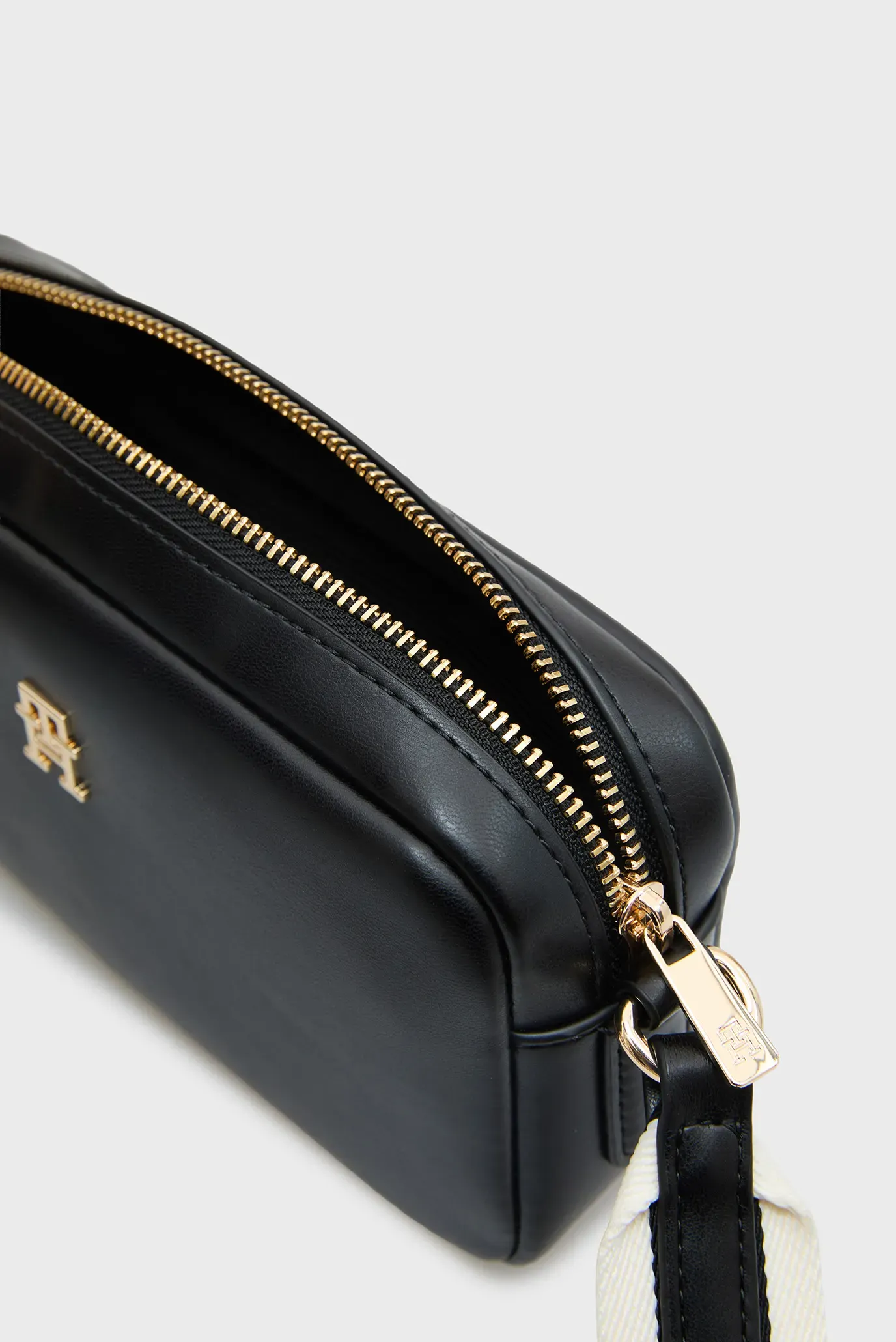 Сумка TH ESSENTIAL CAMERA BAG 5