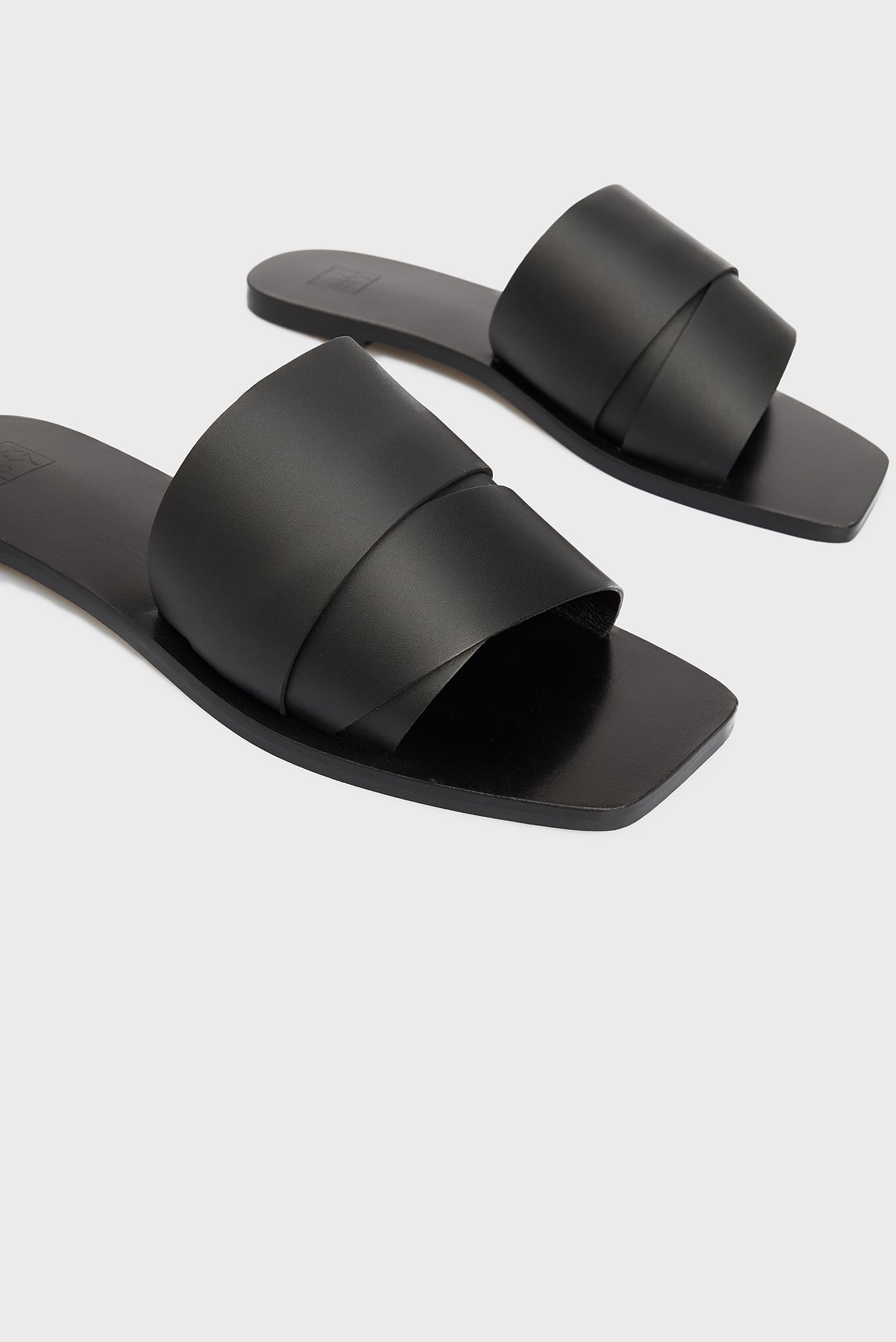 Женские черные кожаные слайдеры Domenica 7