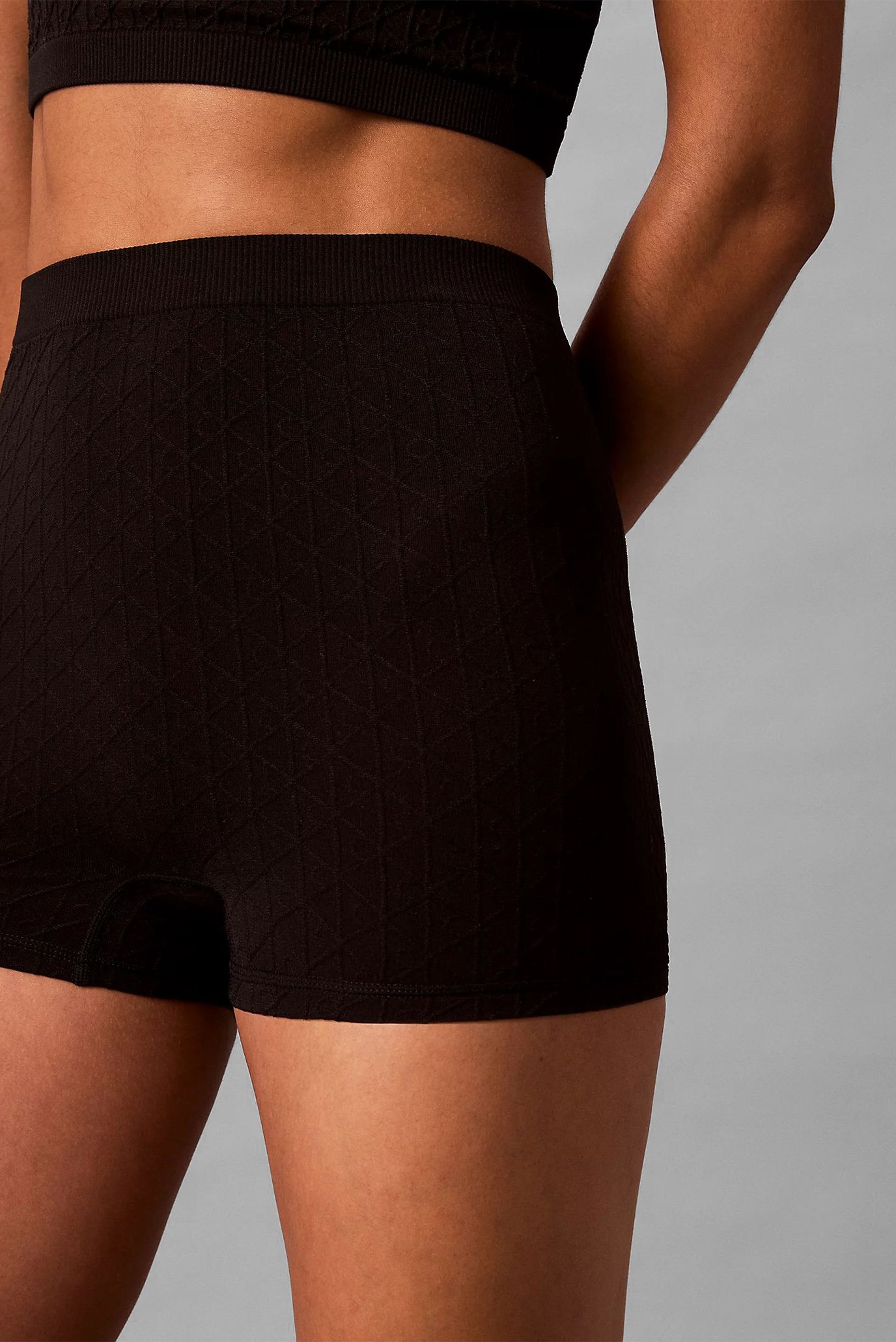 Шорты SEAMLESS SHORTIE 2